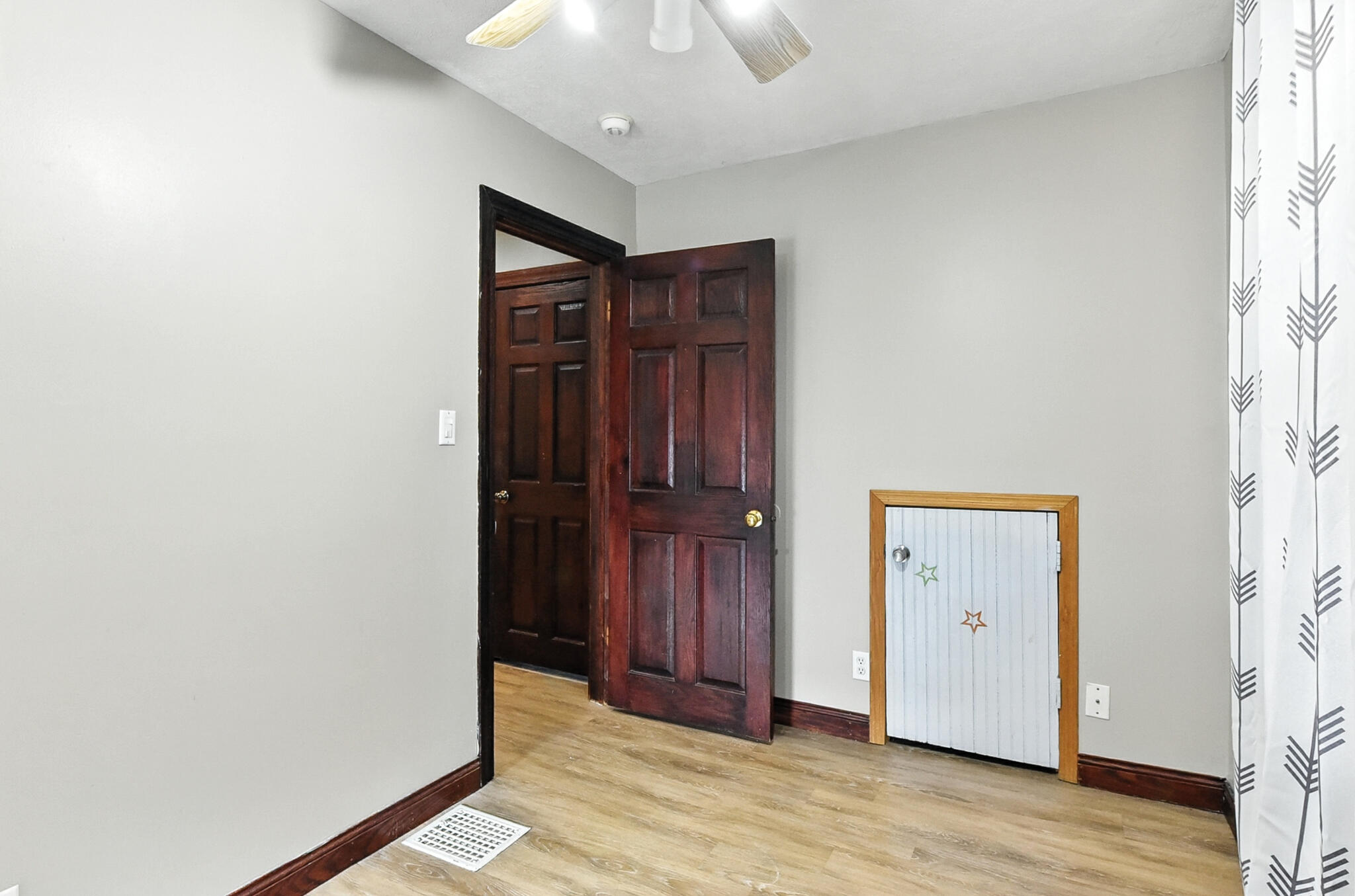 Council Bluffs, Iowa 51503, United States, 3 Bedrooms Bedrooms, ,2 BathroomsBathrooms,Residential,Contingent,196352