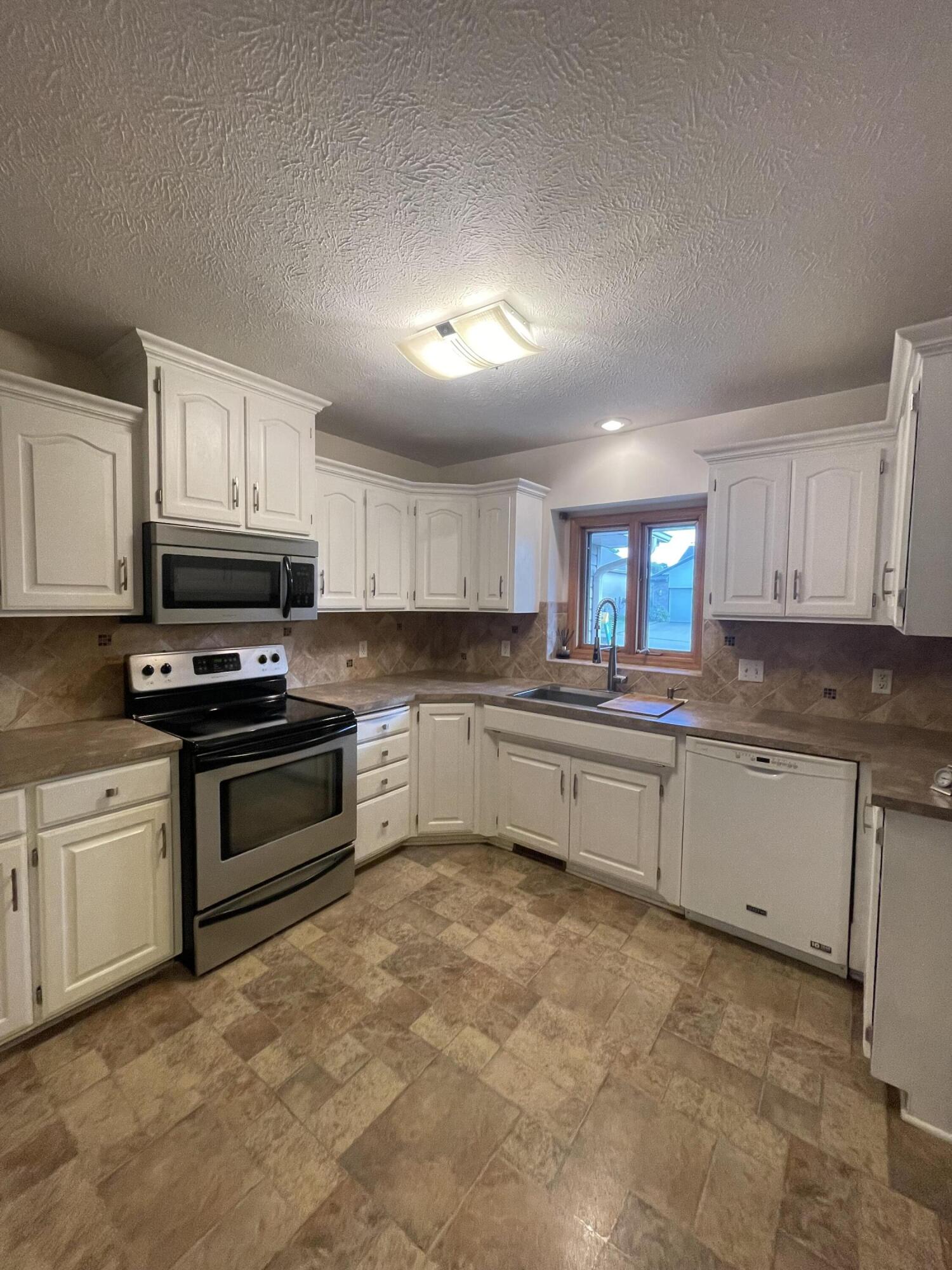 2710 Tara Hills Street, Council Bluffs MLS 241766 Berkshire