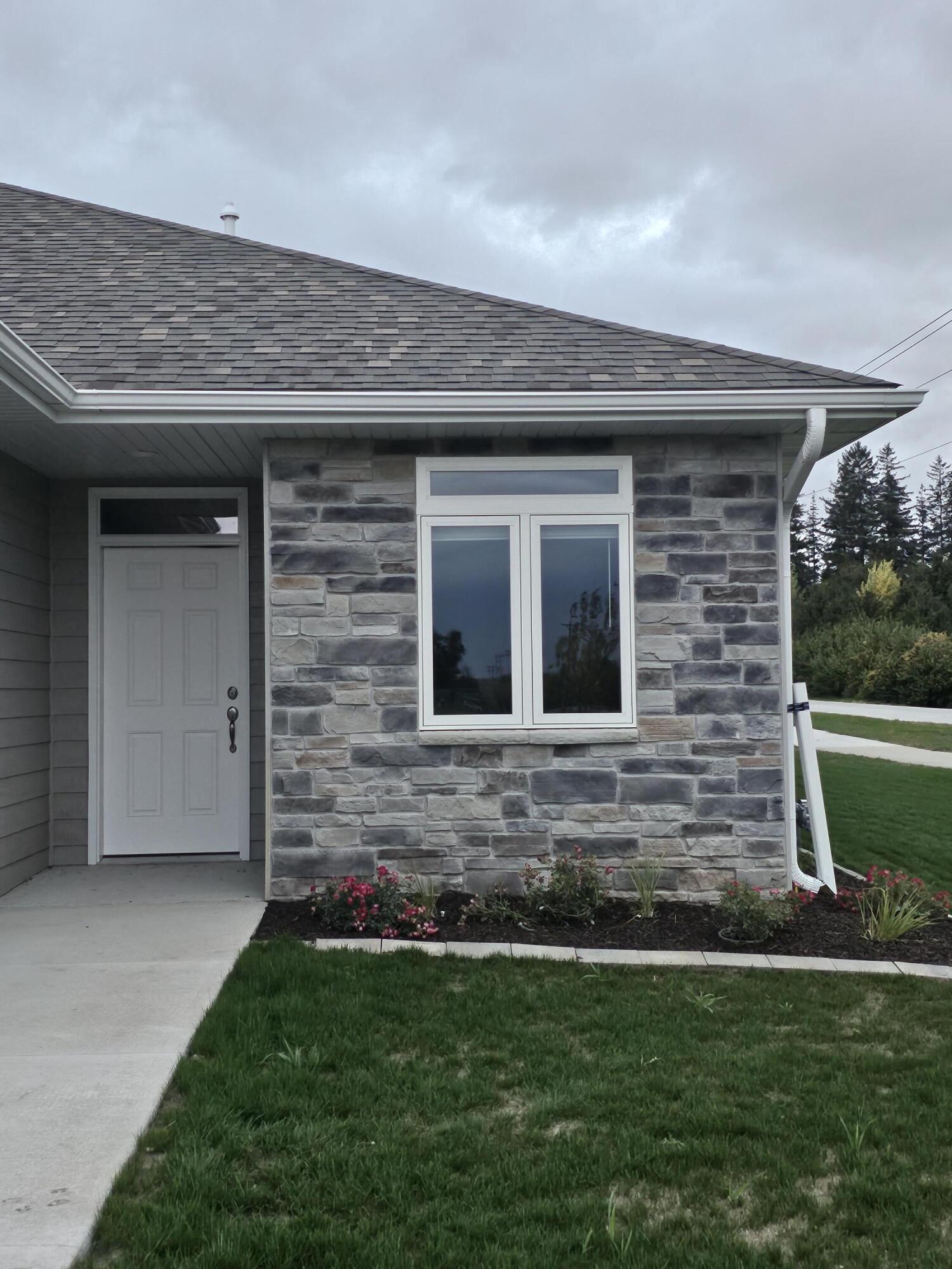 Avoca, Iowa 51521, United States, 2 Bedrooms Bedrooms, ,2 BathroomsBathrooms,Residential,Active,66467