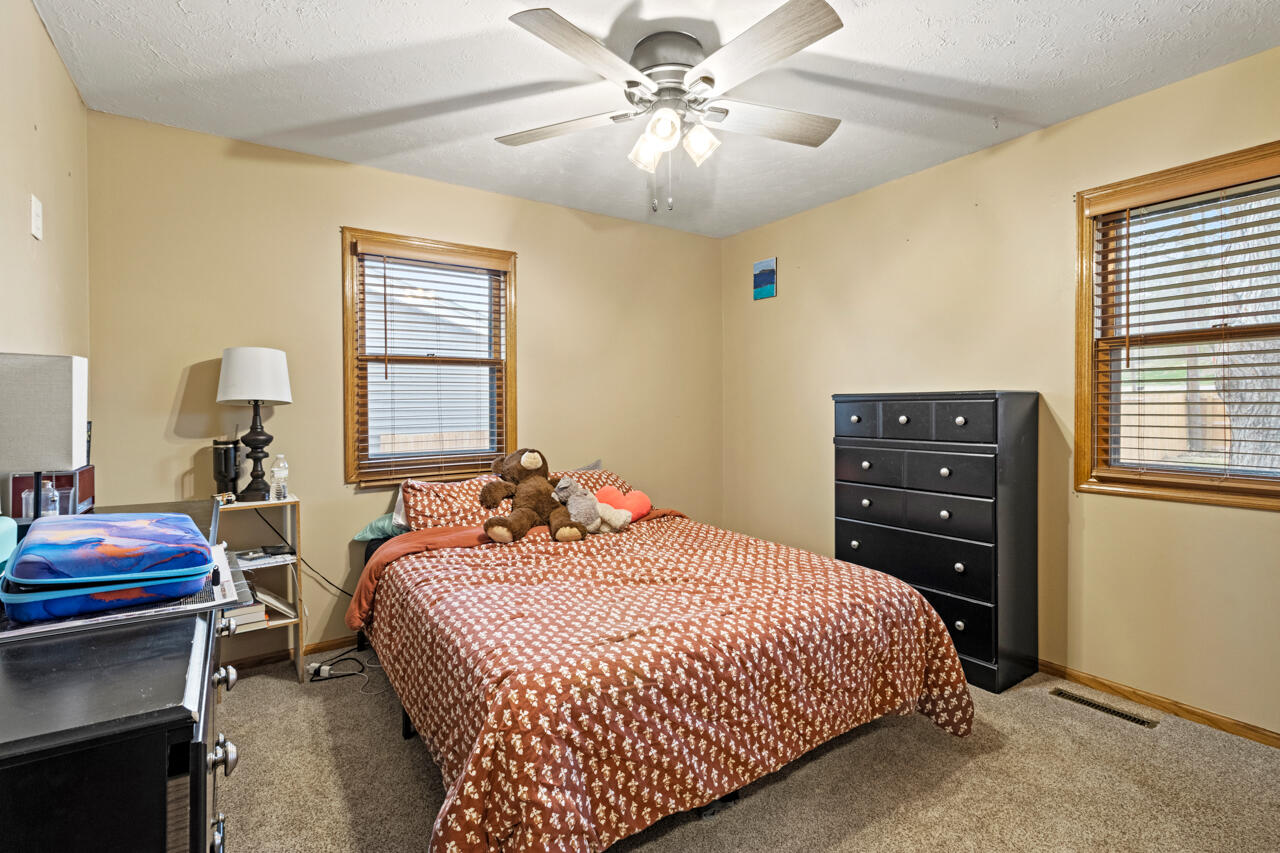 Council Bluffs, Iowa 51503, United States, 3 Bedrooms Bedrooms, ,2 BathroomsBathrooms,Residential,Pending,101717