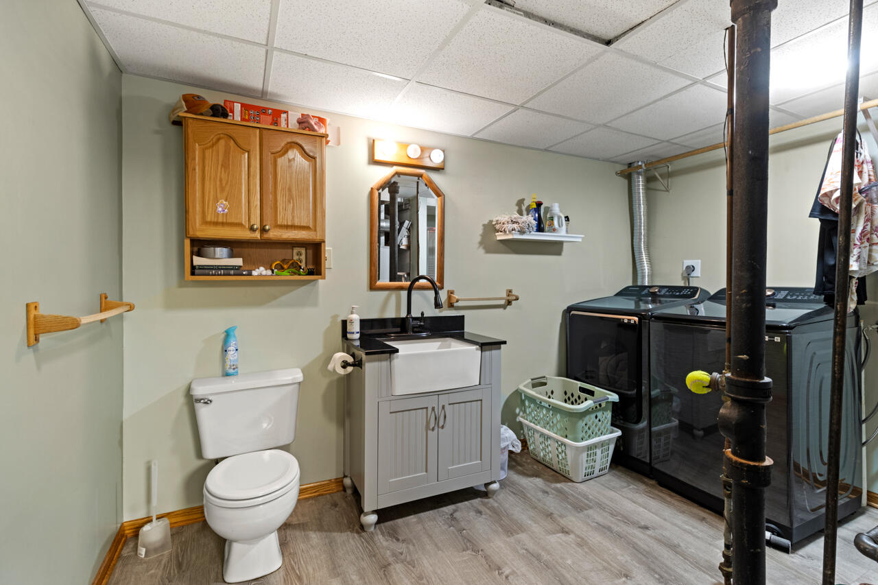 Council Bluffs, Iowa 51503, United States, 3 Bedrooms Bedrooms, ,2 BathroomsBathrooms,Residential,Pending,101717