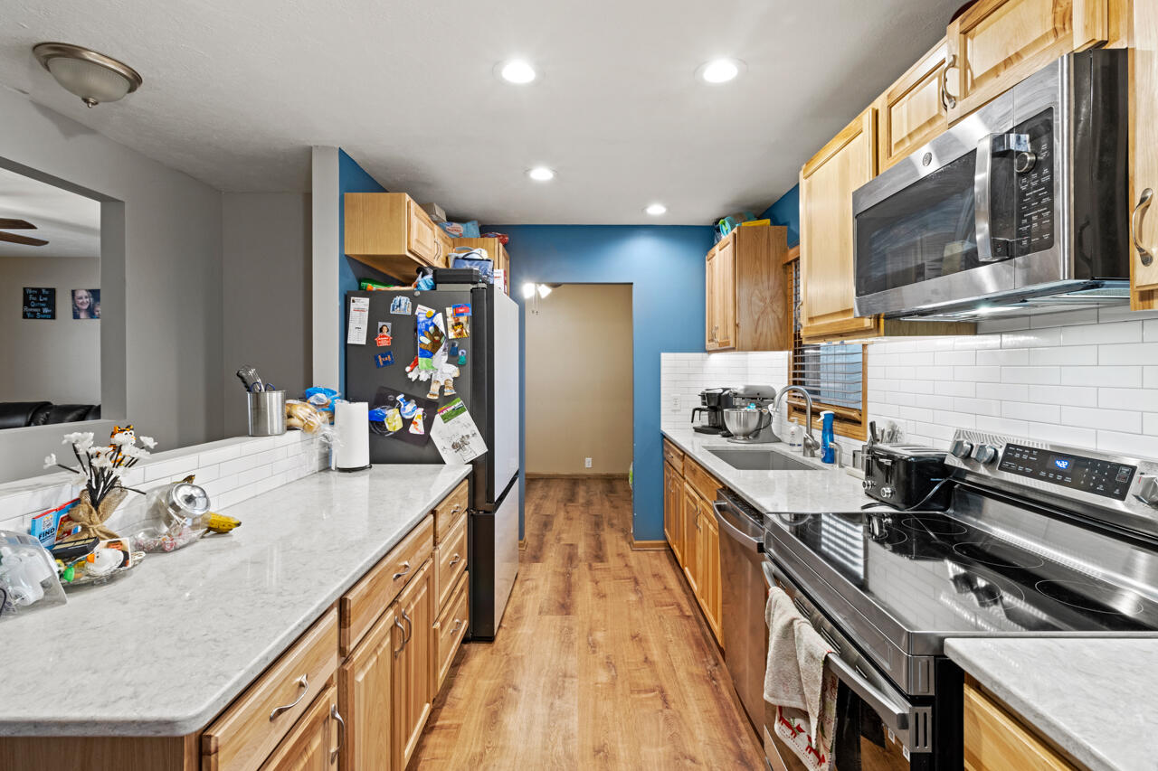 Council Bluffs, Iowa 51503, United States, 3 Bedrooms Bedrooms, ,2 BathroomsBathrooms,Residential,Pending,101717