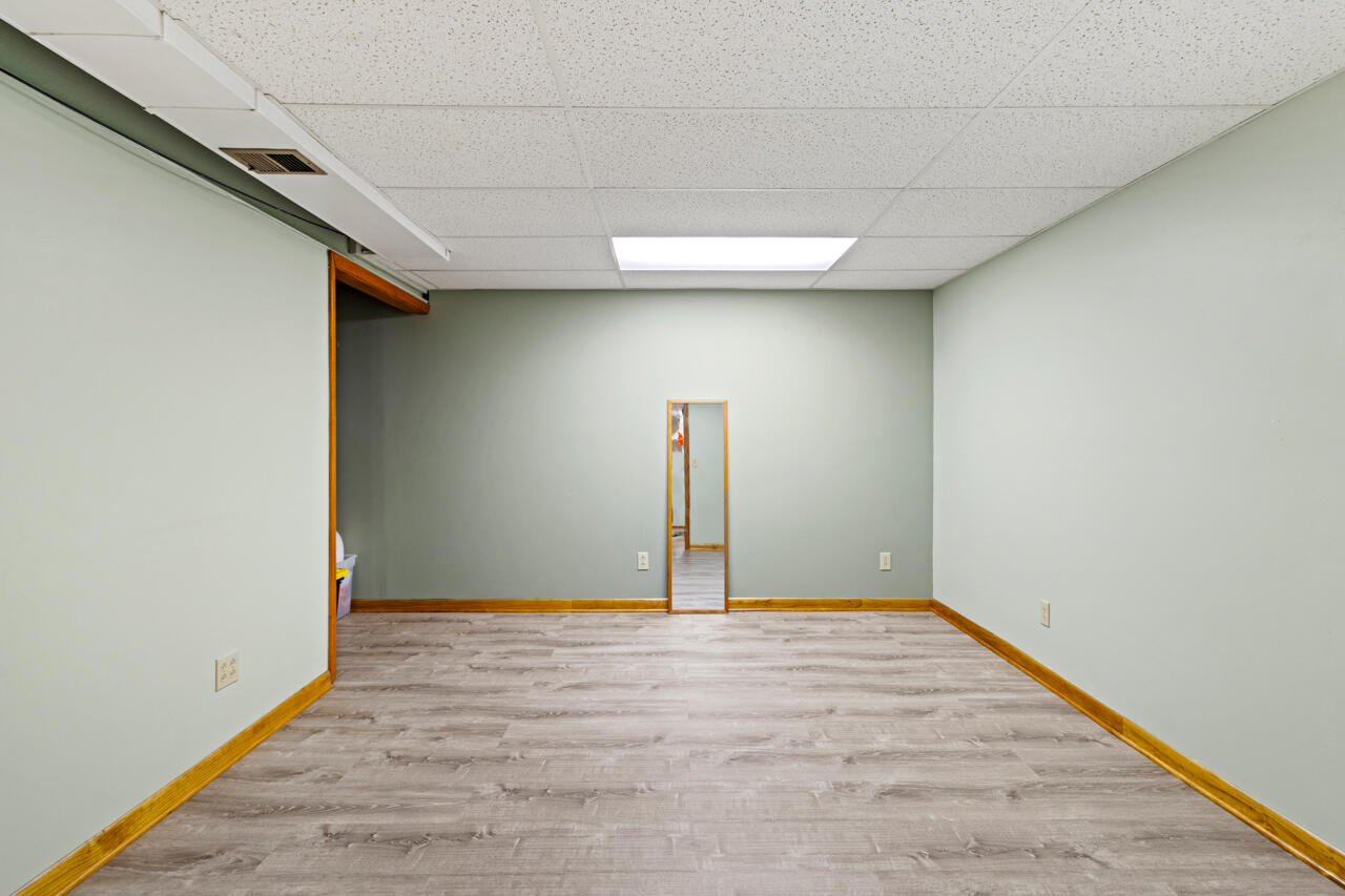 Council Bluffs, Iowa 51503, United States, 3 Bedrooms Bedrooms, ,2 BathroomsBathrooms,Residential,Pending,101717