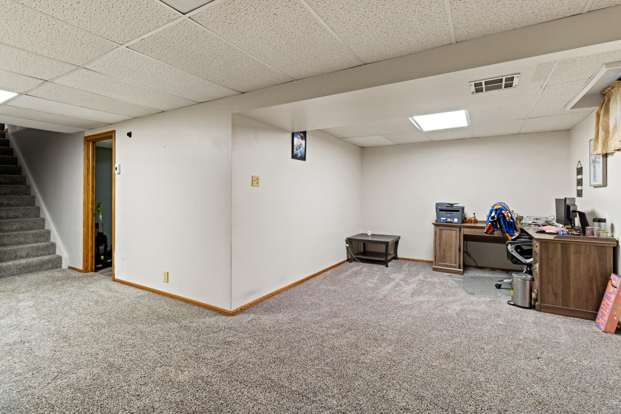 Council Bluffs, Iowa 51503, United States, 3 Bedrooms Bedrooms, ,2 BathroomsBathrooms,Residential,Pending,101717