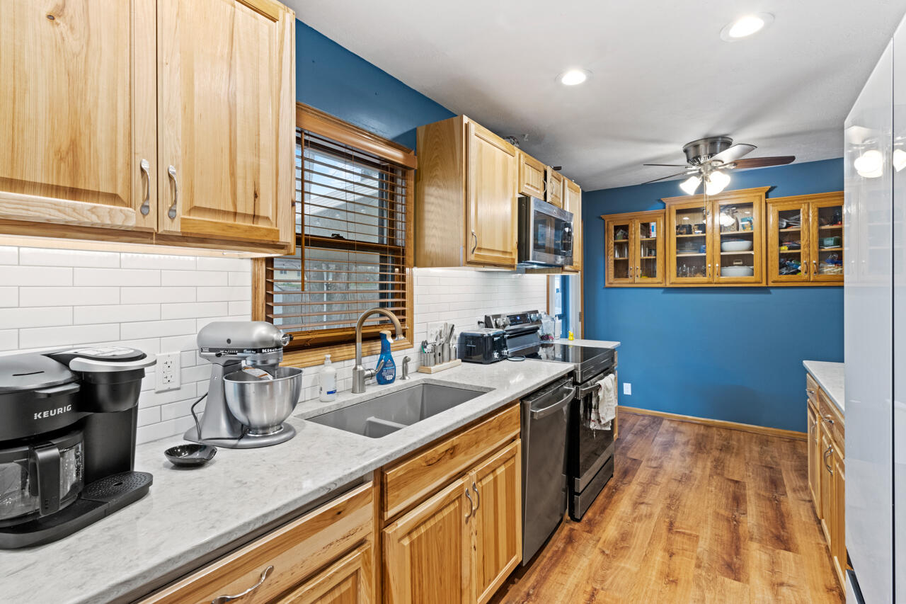 Council Bluffs, Iowa 51503, United States, 3 Bedrooms Bedrooms, ,2 BathroomsBathrooms,Residential,Pending,101717