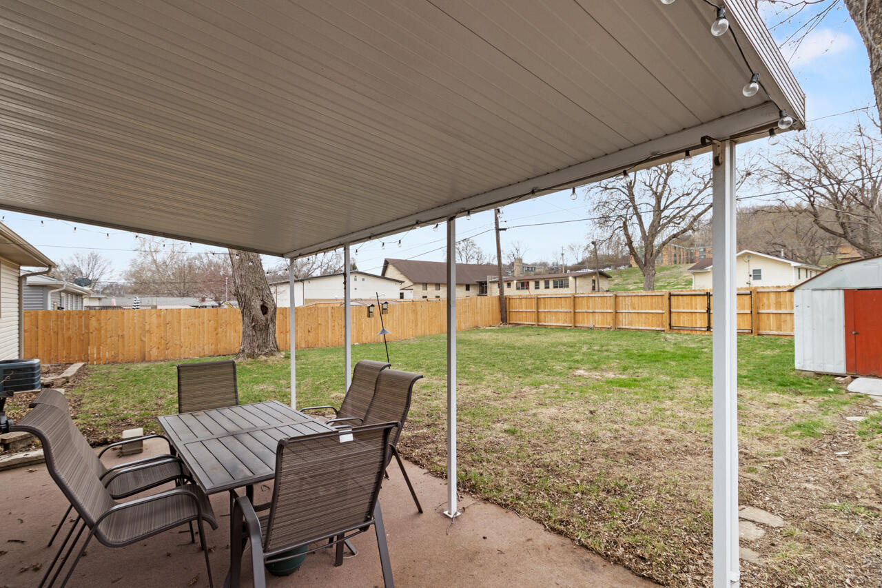 Council Bluffs, Iowa 51503, United States, 3 Bedrooms Bedrooms, ,2 BathroomsBathrooms,Residential,Pending,101717