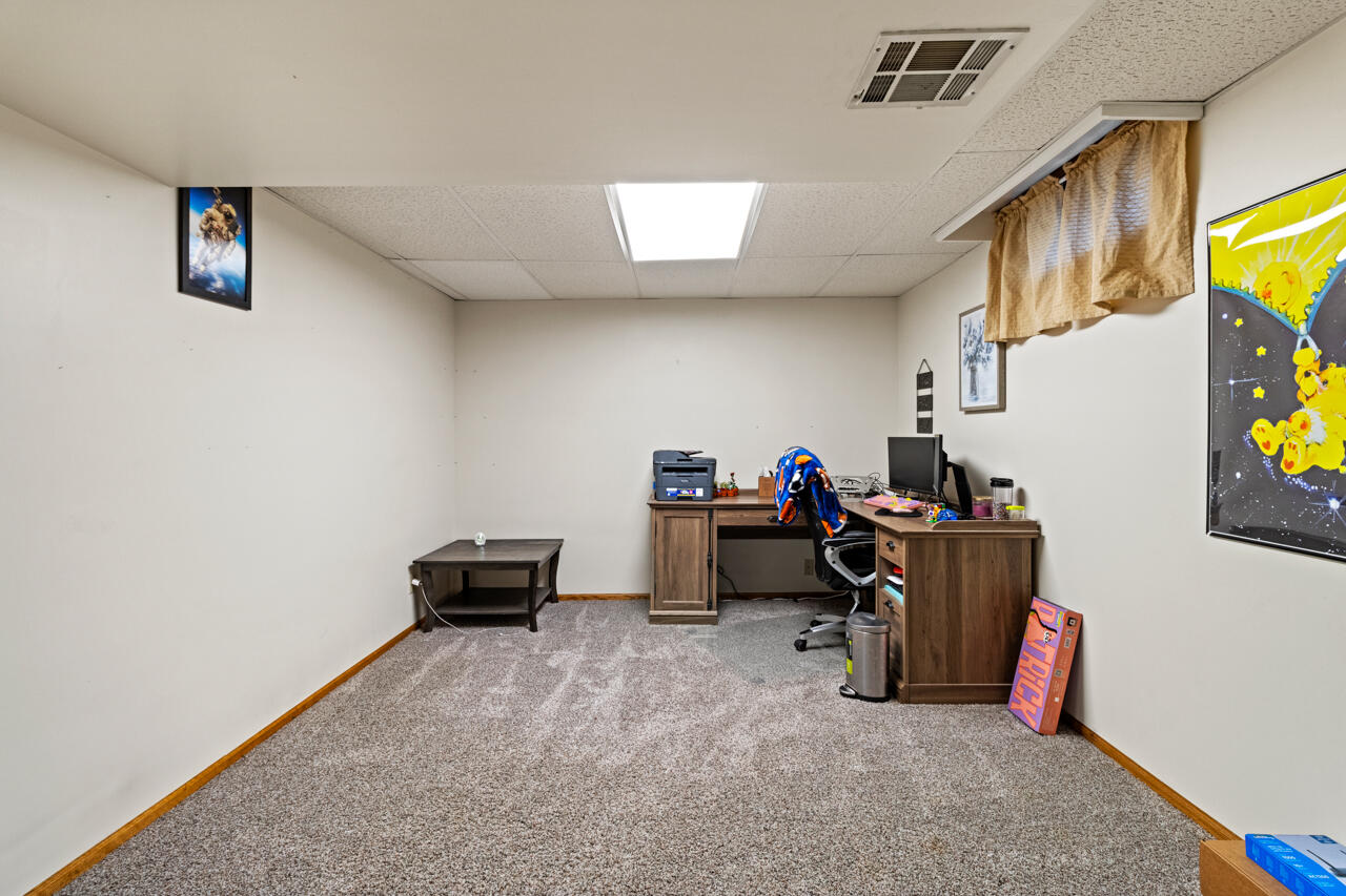 Council Bluffs, Iowa 51503, United States, 3 Bedrooms Bedrooms, ,2 BathroomsBathrooms,Residential,Pending,101717