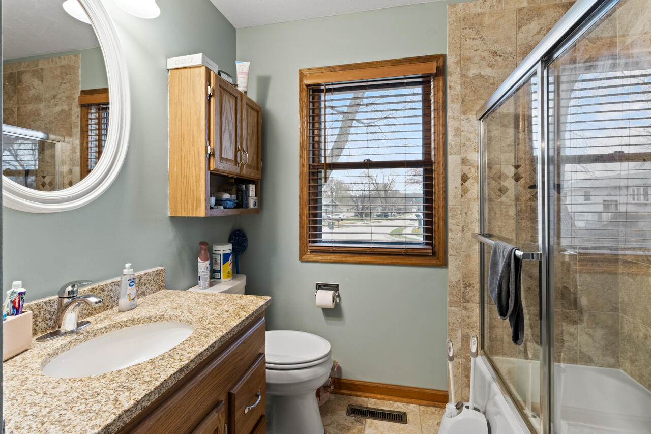 Council Bluffs, Iowa 51503, United States, 3 Bedrooms Bedrooms, ,2 BathroomsBathrooms,Residential,Pending,101717