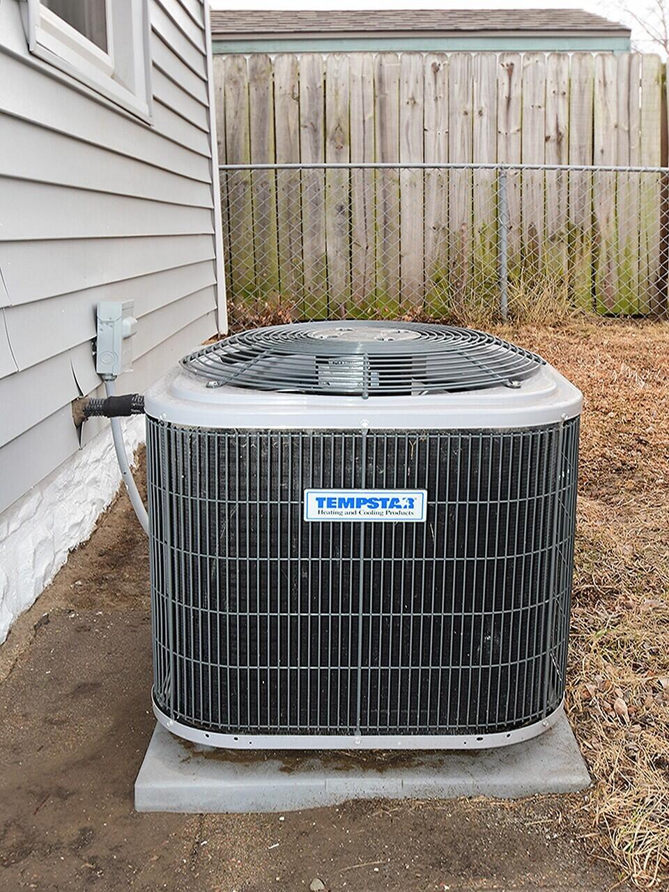 Council Bluffs, Iowa 51501, United States, 3 Bedrooms Bedrooms, ,1 BathroomBathrooms,Residential,Pending,82991