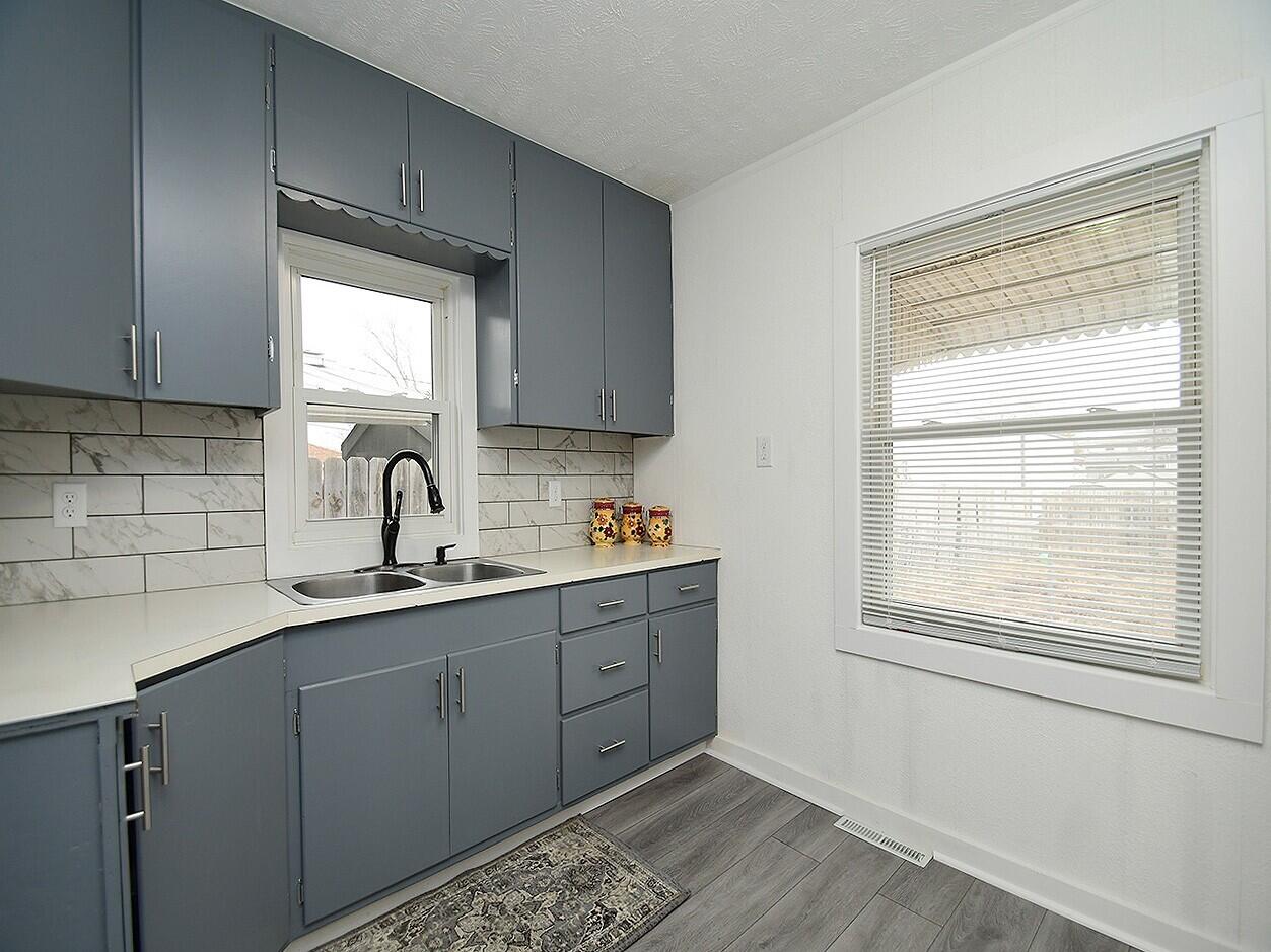 Council Bluffs, Iowa 51501, United States, 3 Bedrooms Bedrooms, ,1 BathroomBathrooms,Residential,Pending,82991