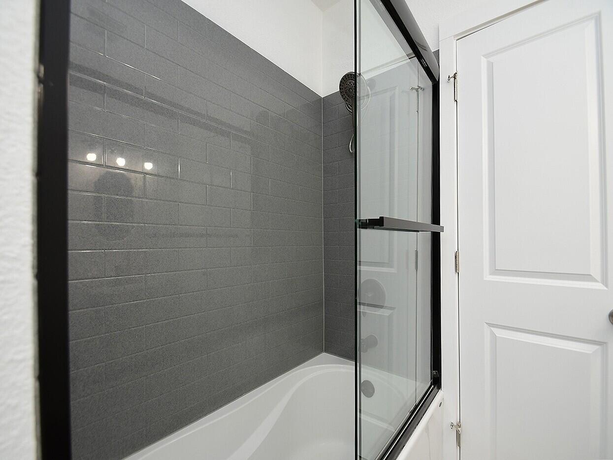 Council Bluffs, Iowa 51501, United States, 3 Bedrooms Bedrooms, ,1 BathroomBathrooms,Residential,Pending,82991