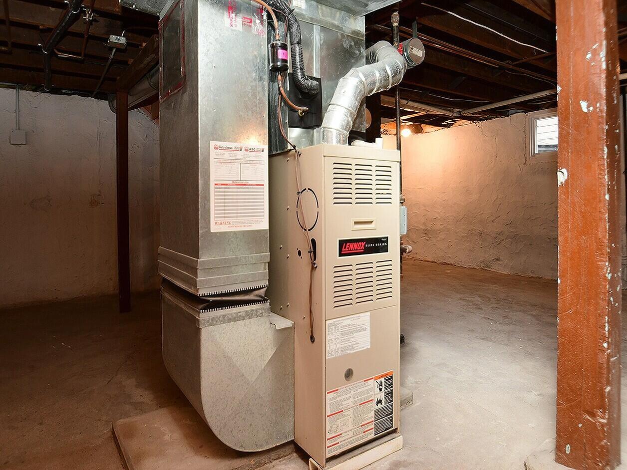 Council Bluffs, Iowa 51501, United States, 3 Bedrooms Bedrooms, ,1 BathroomBathrooms,Residential,Pending,82991