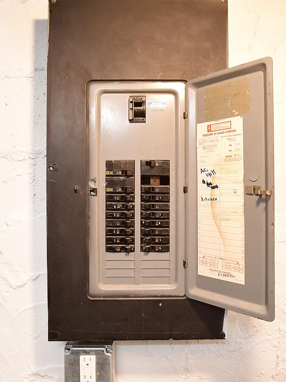 Council Bluffs, Iowa 51501, United States, 3 Bedrooms Bedrooms, ,1 BathroomBathrooms,Residential,Pending,82991