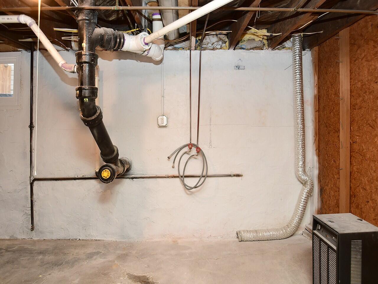 Council Bluffs, Iowa 51501, United States, 3 Bedrooms Bedrooms, ,1 BathroomBathrooms,Residential,Pending,82991