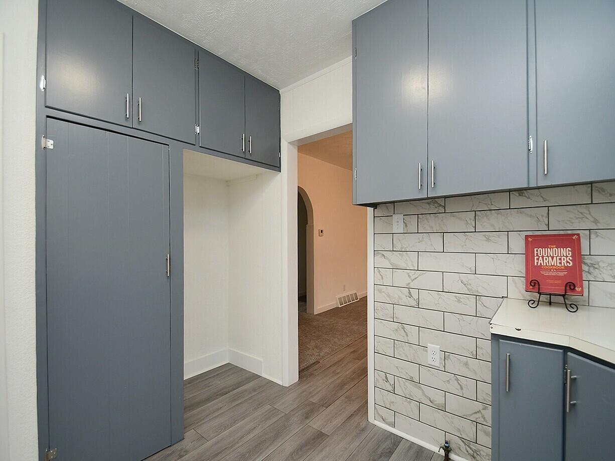 Council Bluffs, Iowa 51501, United States, 3 Bedrooms Bedrooms, ,1 BathroomBathrooms,Residential,Pending,82991