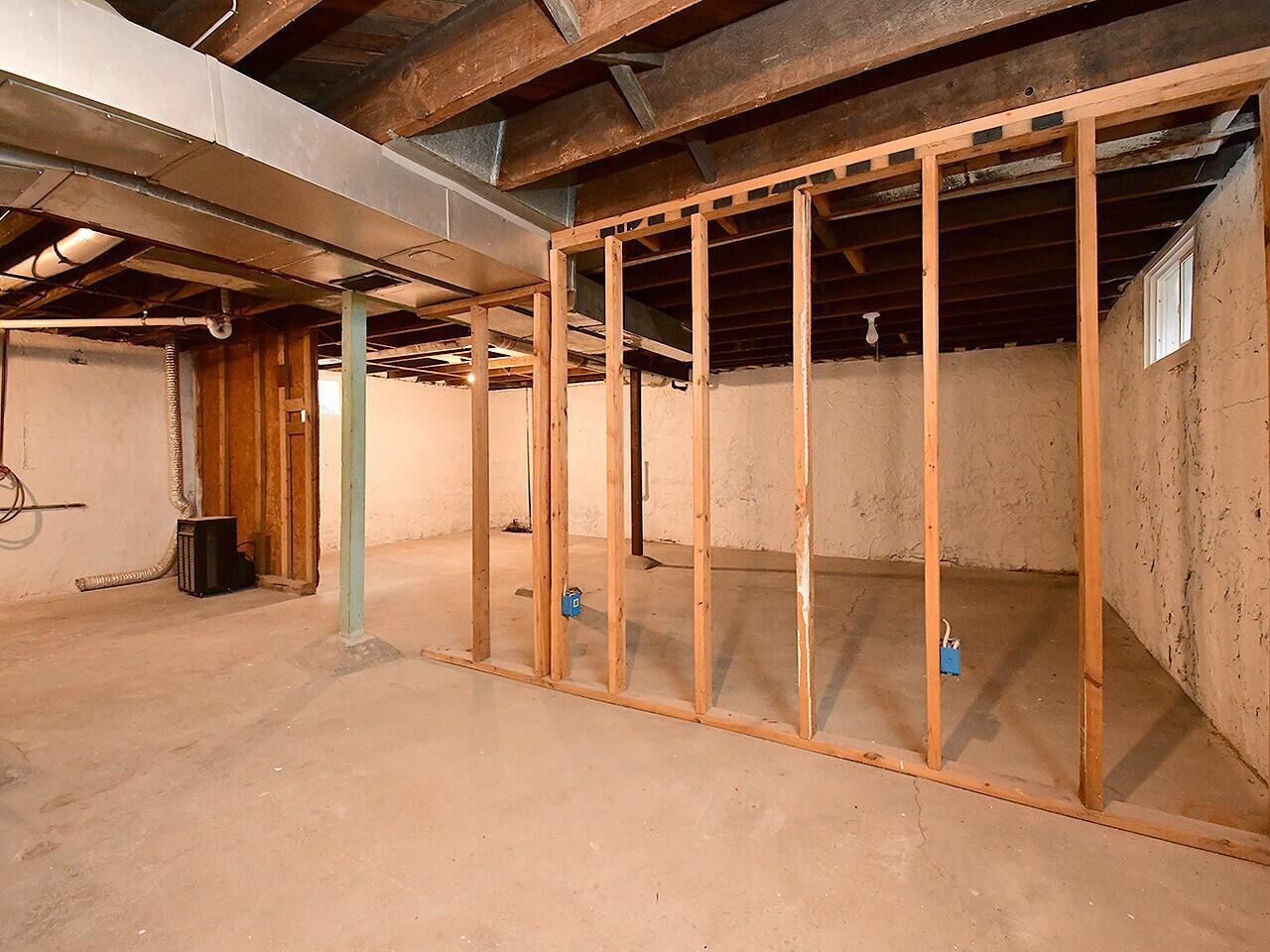 Council Bluffs, Iowa 51501, United States, 3 Bedrooms Bedrooms, ,1 BathroomBathrooms,Residential,Pending,82991