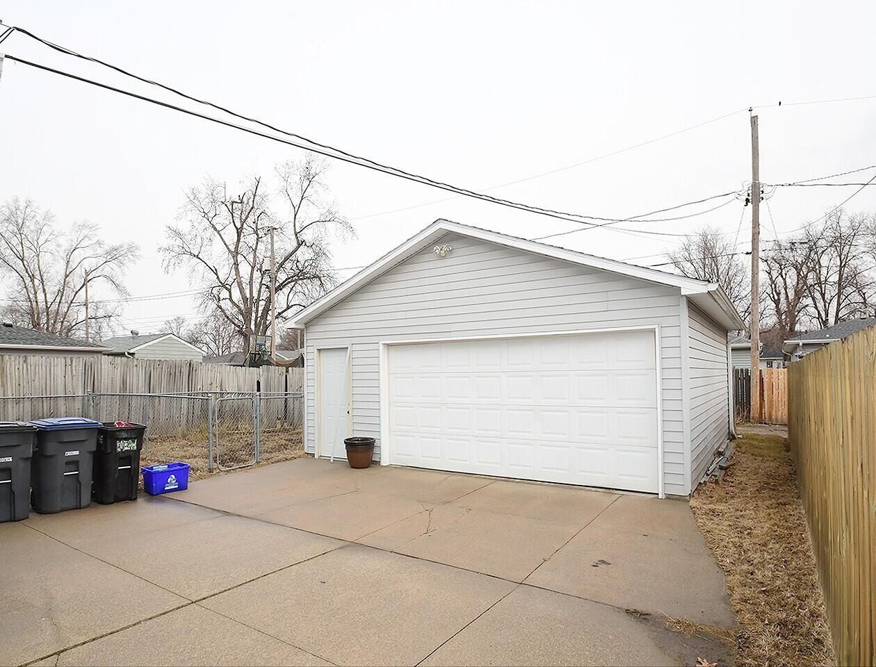 Council Bluffs, Iowa 51501, United States, 3 Bedrooms Bedrooms, ,1 BathroomBathrooms,Residential,Pending,82991