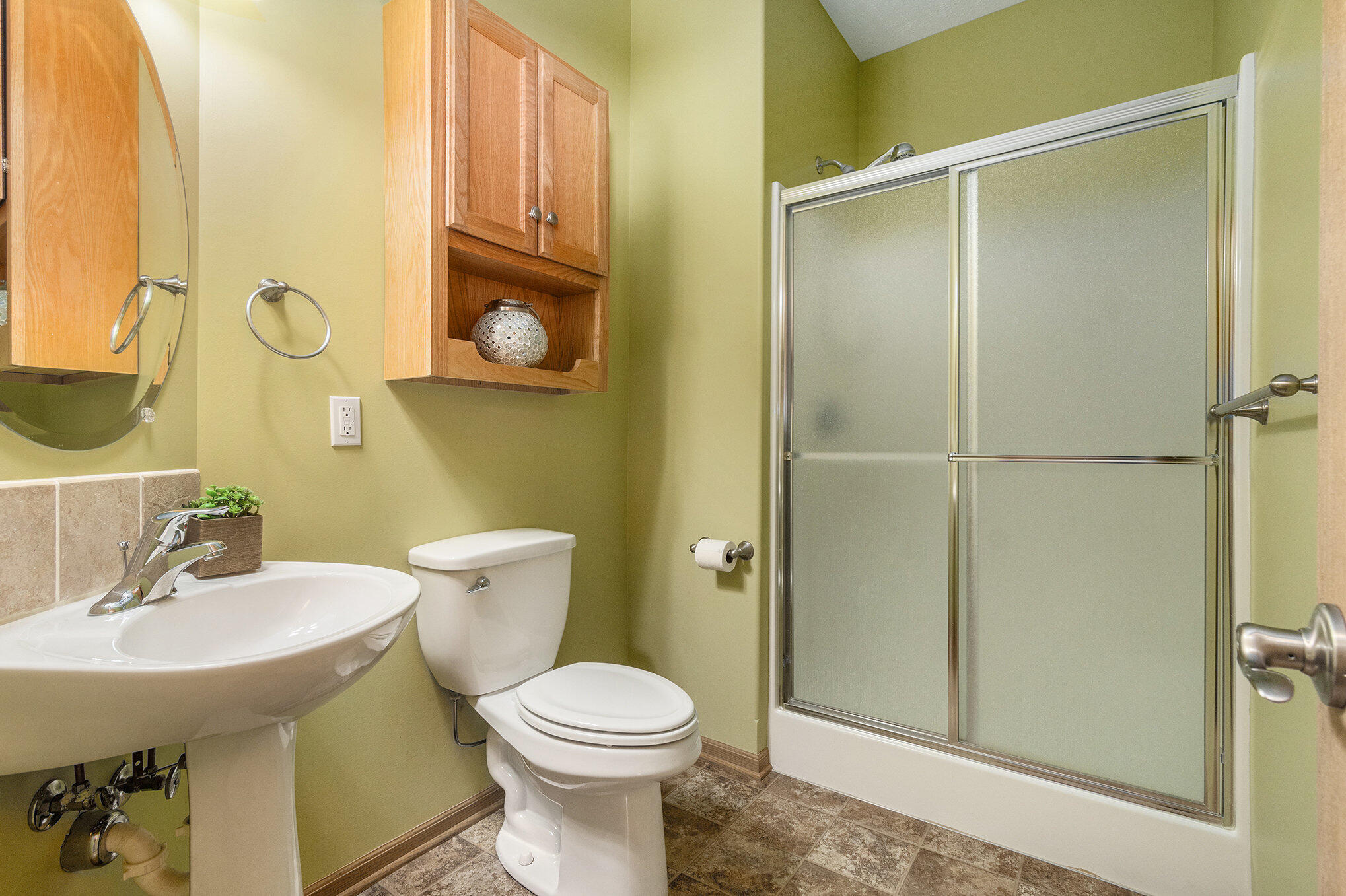 Council Bluffs, Iowa 51503, United States, 2 Bedrooms Bedrooms, ,2 BathroomsBathrooms,Residential,Pending,24182