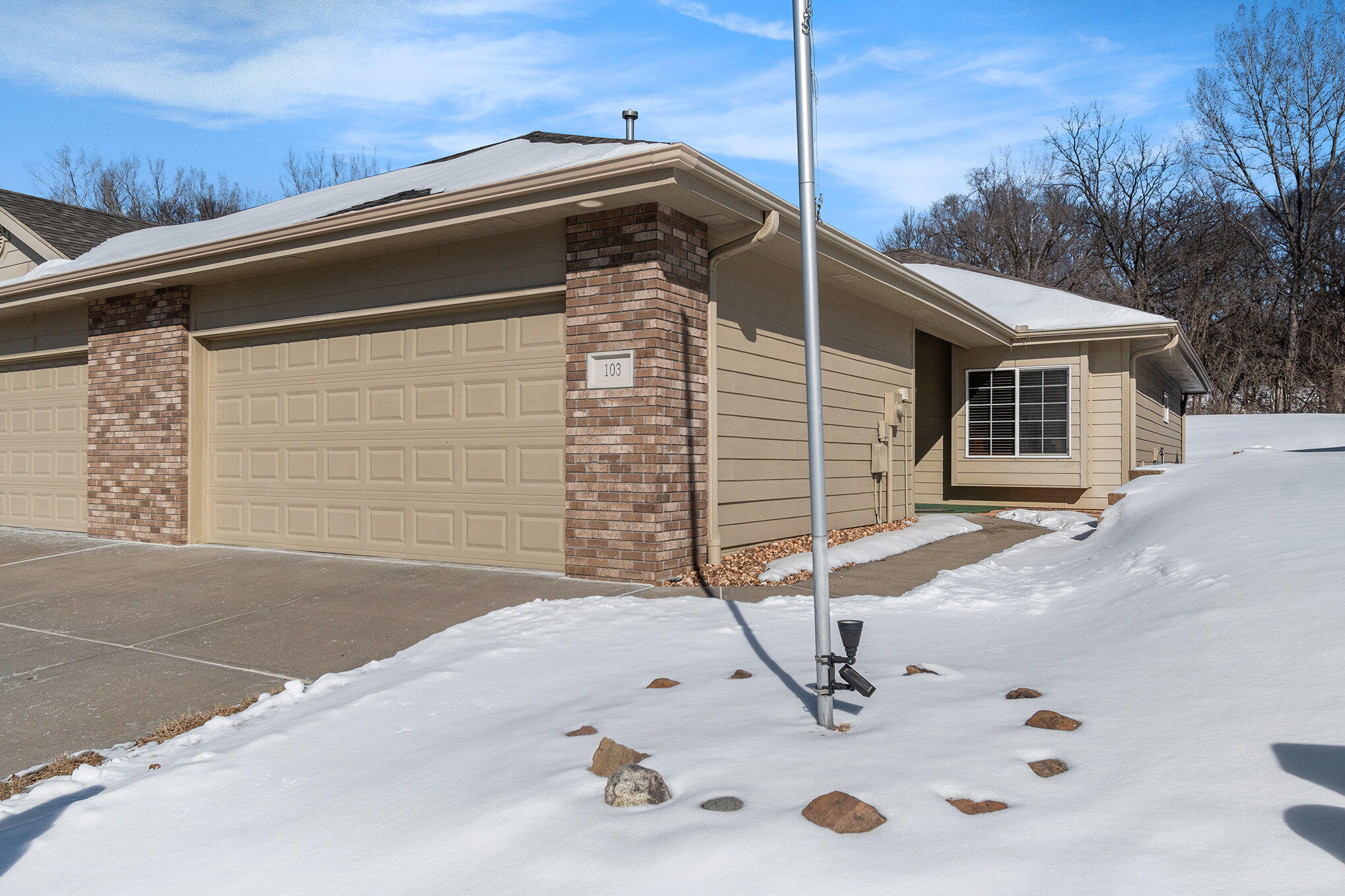 Council Bluffs, Iowa 51503, United States, 2 Bedrooms Bedrooms, ,2 BathroomsBathrooms,Residential,Pending,24182