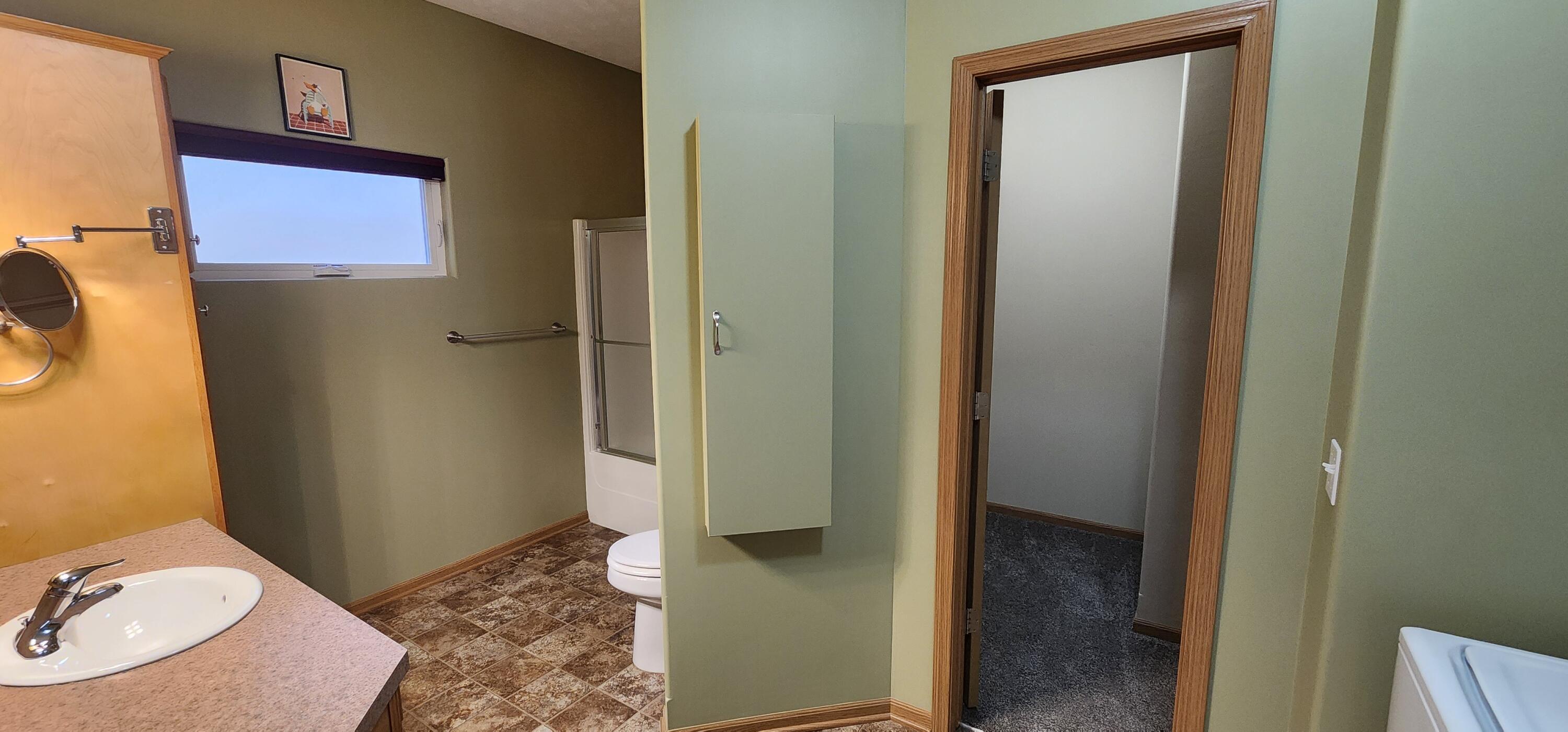 Council Bluffs, Iowa 51503, United States, 2 Bedrooms Bedrooms, ,2 BathroomsBathrooms,Residential,Pending,24182