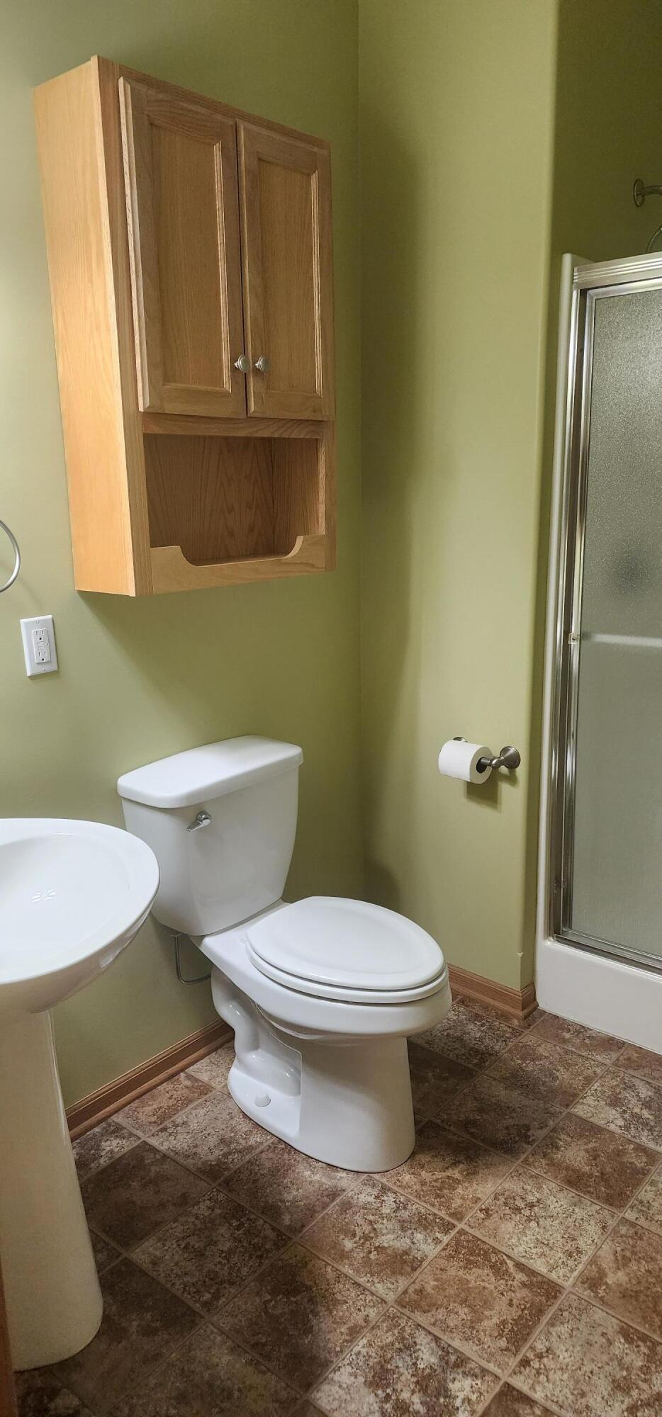 Council Bluffs, Iowa 51503, United States, 2 Bedrooms Bedrooms, ,2 BathroomsBathrooms,Residential,Pending,24182