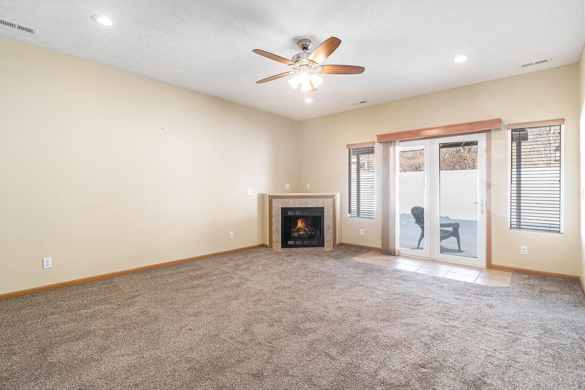 Council Bluffs, Iowa 51503, United States, 2 Bedrooms Bedrooms, ,2 BathroomsBathrooms,Residential,Pending,24182