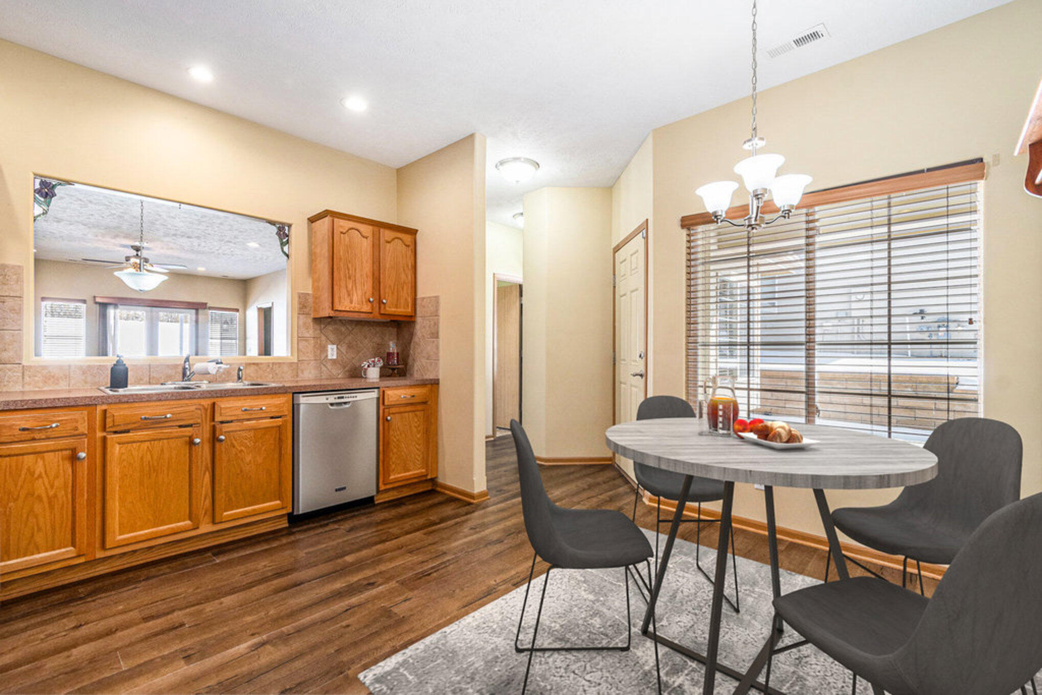 Council Bluffs, Iowa 51503, United States, 2 Bedrooms Bedrooms, ,2 BathroomsBathrooms,Residential,Pending,24182