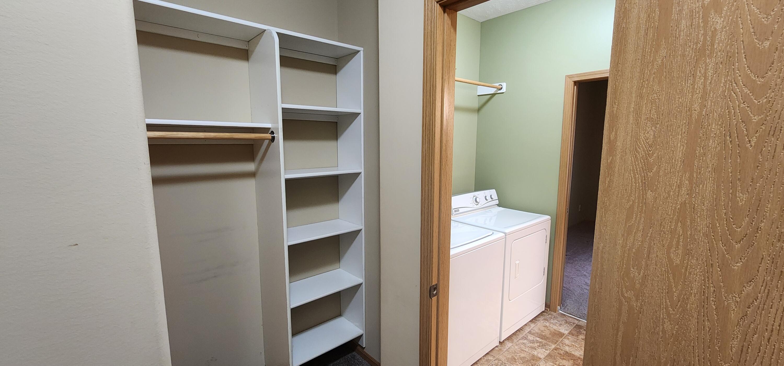 Council Bluffs, Iowa 51503, United States, 2 Bedrooms Bedrooms, ,2 BathroomsBathrooms,Residential,Pending,24182