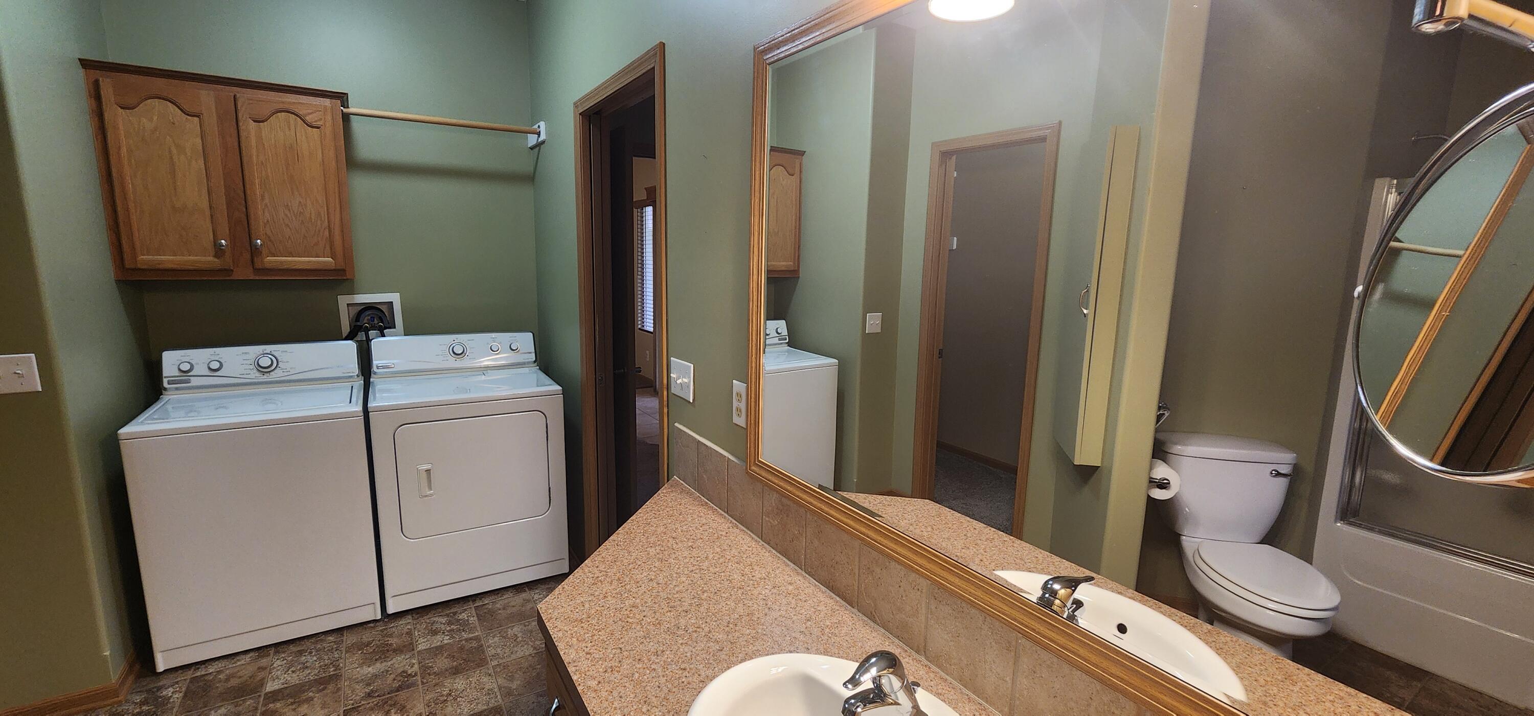 Council Bluffs, Iowa 51503, United States, 2 Bedrooms Bedrooms, ,2 BathroomsBathrooms,Residential,Pending,24182