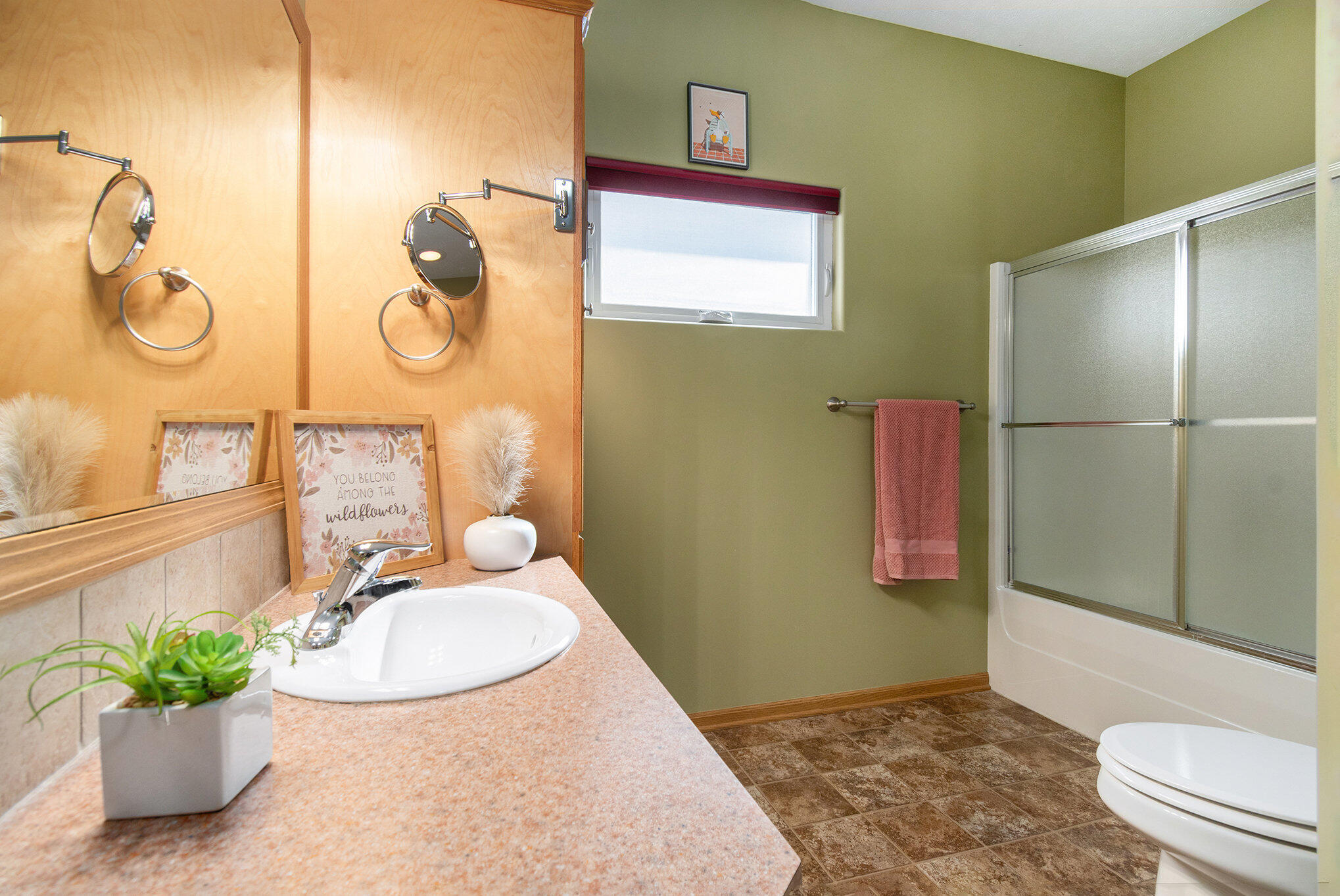 Council Bluffs, Iowa 51503, United States, 2 Bedrooms Bedrooms, ,2 BathroomsBathrooms,Residential,Pending,24182