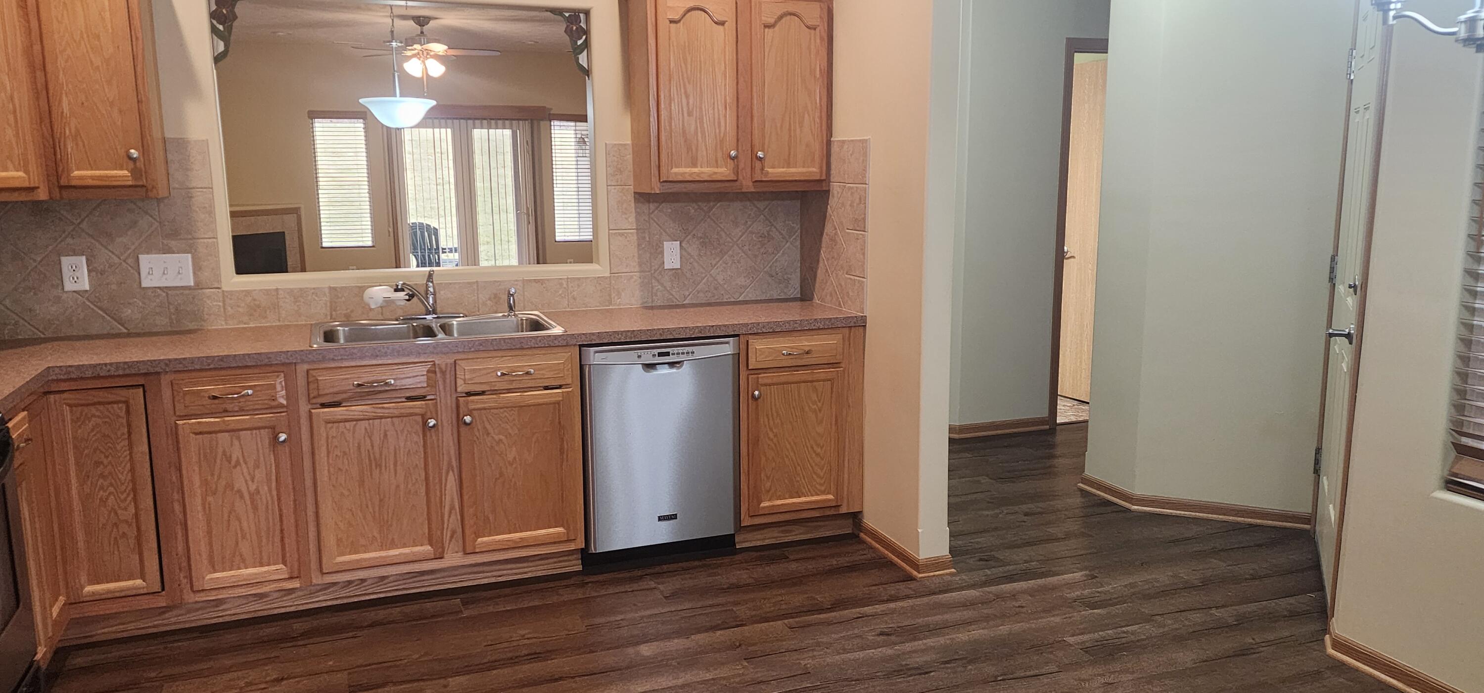 Council Bluffs, Iowa 51503, United States, 2 Bedrooms Bedrooms, ,2 BathroomsBathrooms,Residential,Pending,24182