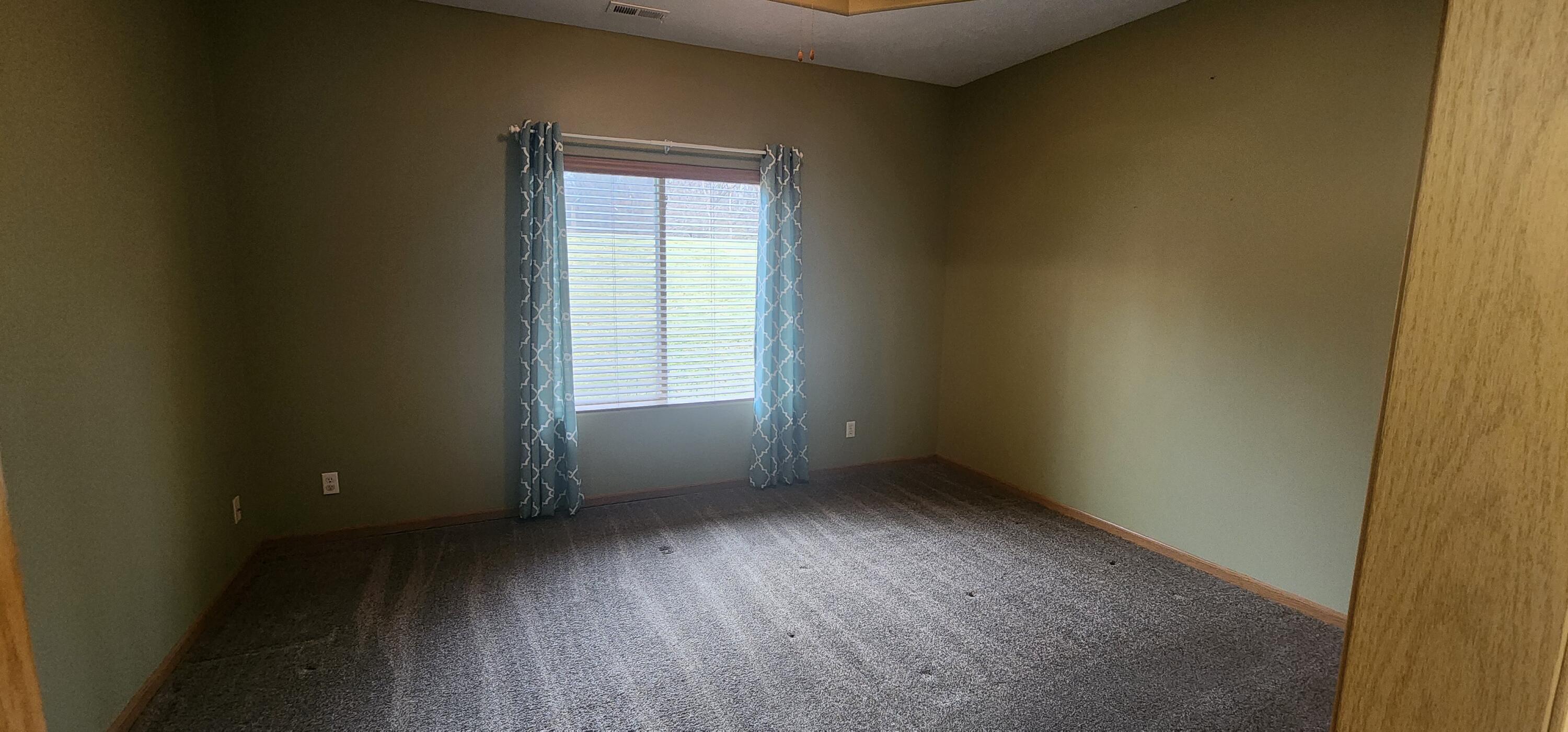 Council Bluffs, Iowa 51503, United States, 2 Bedrooms Bedrooms, ,2 BathroomsBathrooms,Residential,Pending,24182