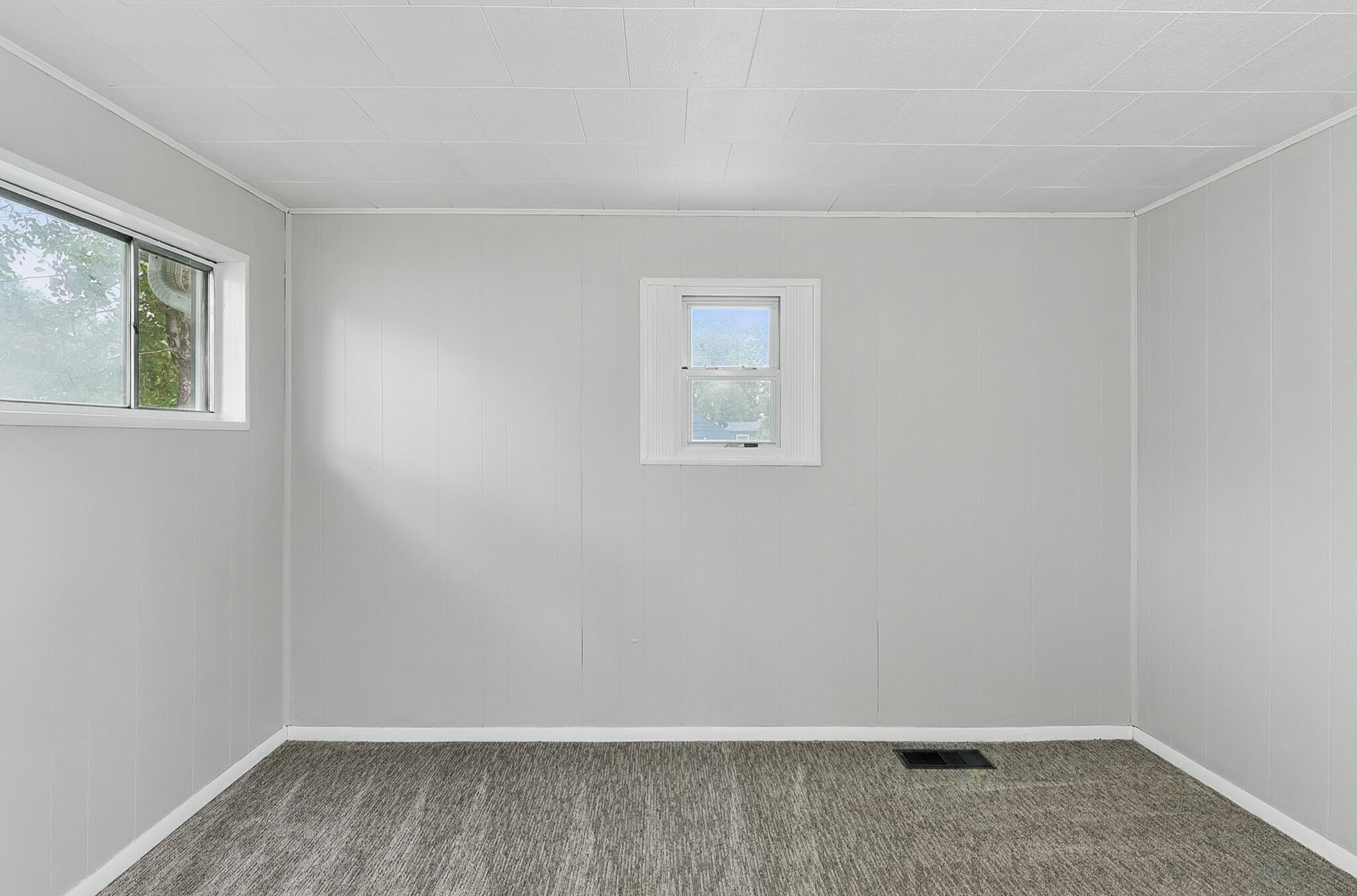 Council Bluffs, Iowa 51501, United States, 2 Bedrooms Bedrooms, ,1 BathroomBathrooms,Residential,Active,144817