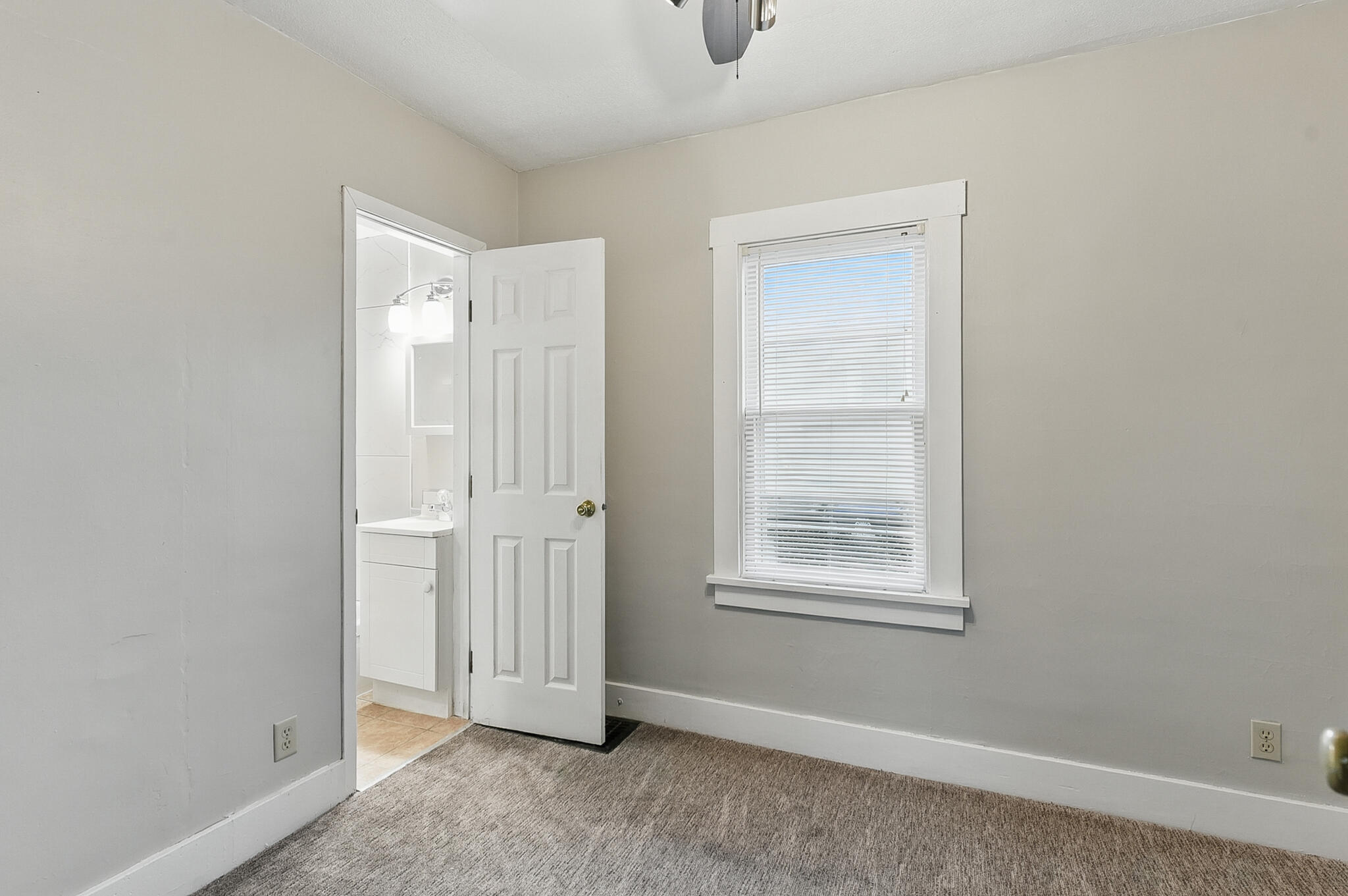 Council Bluffs, Iowa 51501, United States, 2 Bedrooms Bedrooms, ,1 BathroomBathrooms,Residential,Active,144817