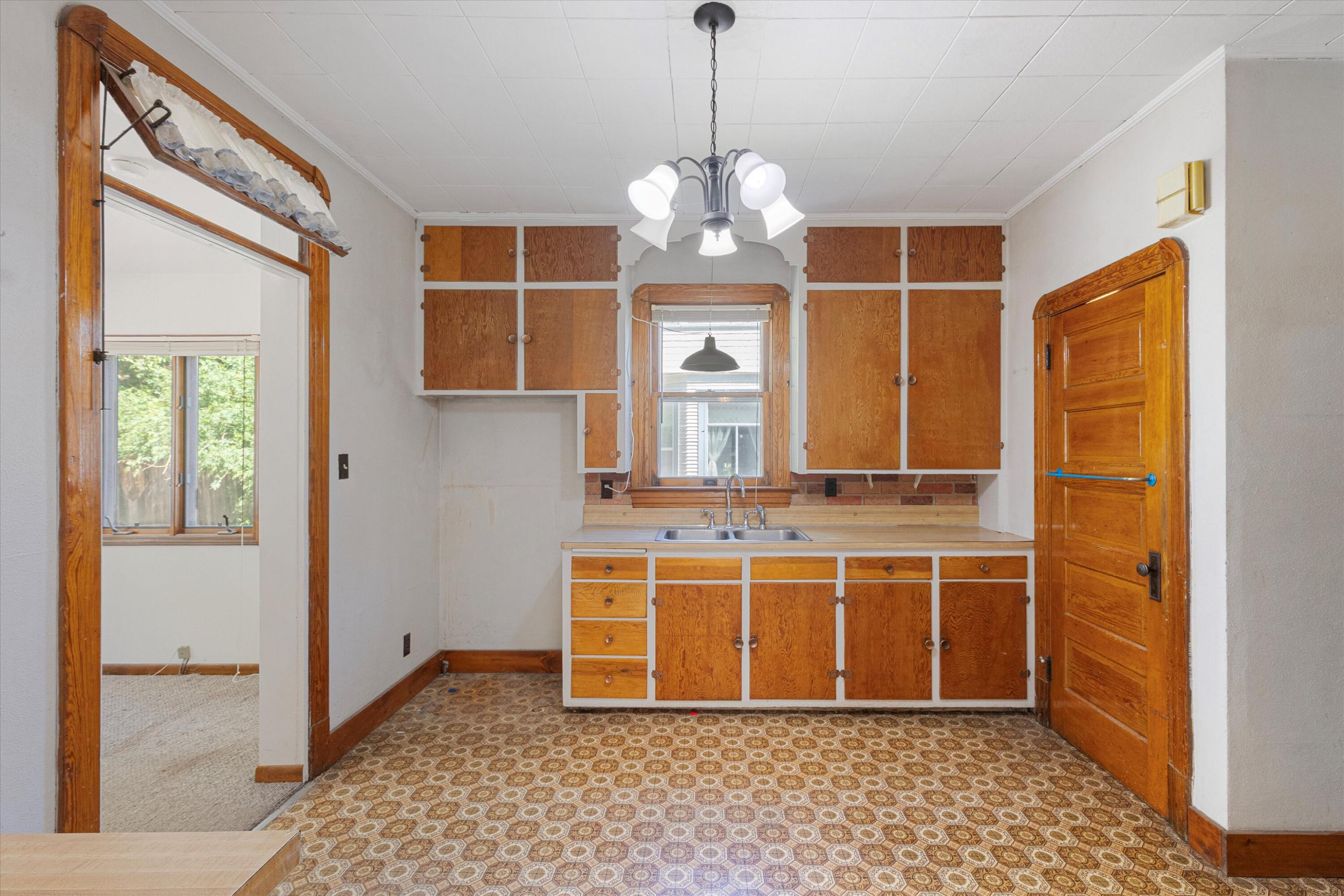 Council Bluffs, Iowa 51503, United States, 3 Bedrooms Bedrooms, ,2 BathroomsBathrooms,Residential,Contingent,131352