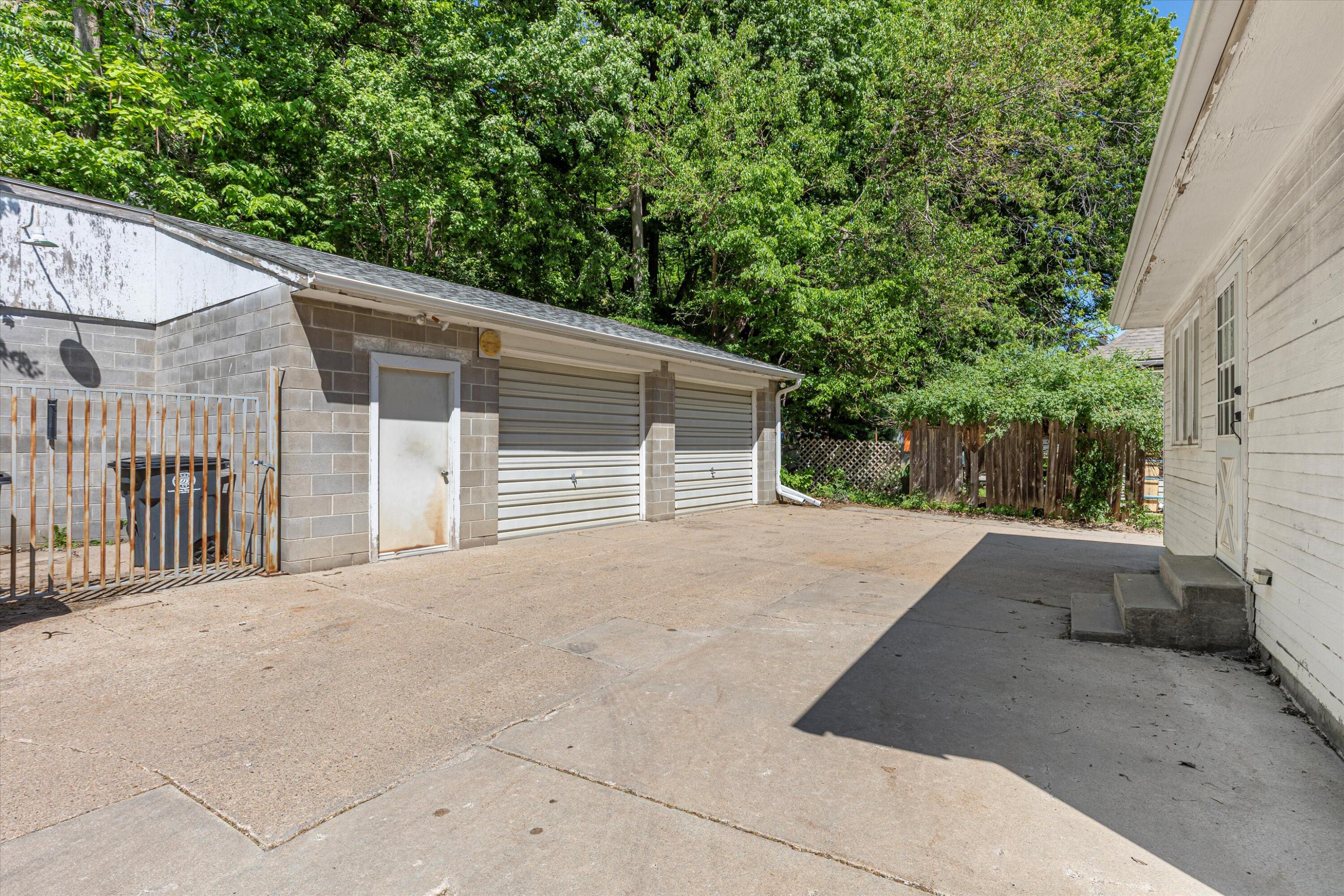 Council Bluffs, Iowa 51503, United States, 3 Bedrooms Bedrooms, ,2 BathroomsBathrooms,Residential,Contingent,131352