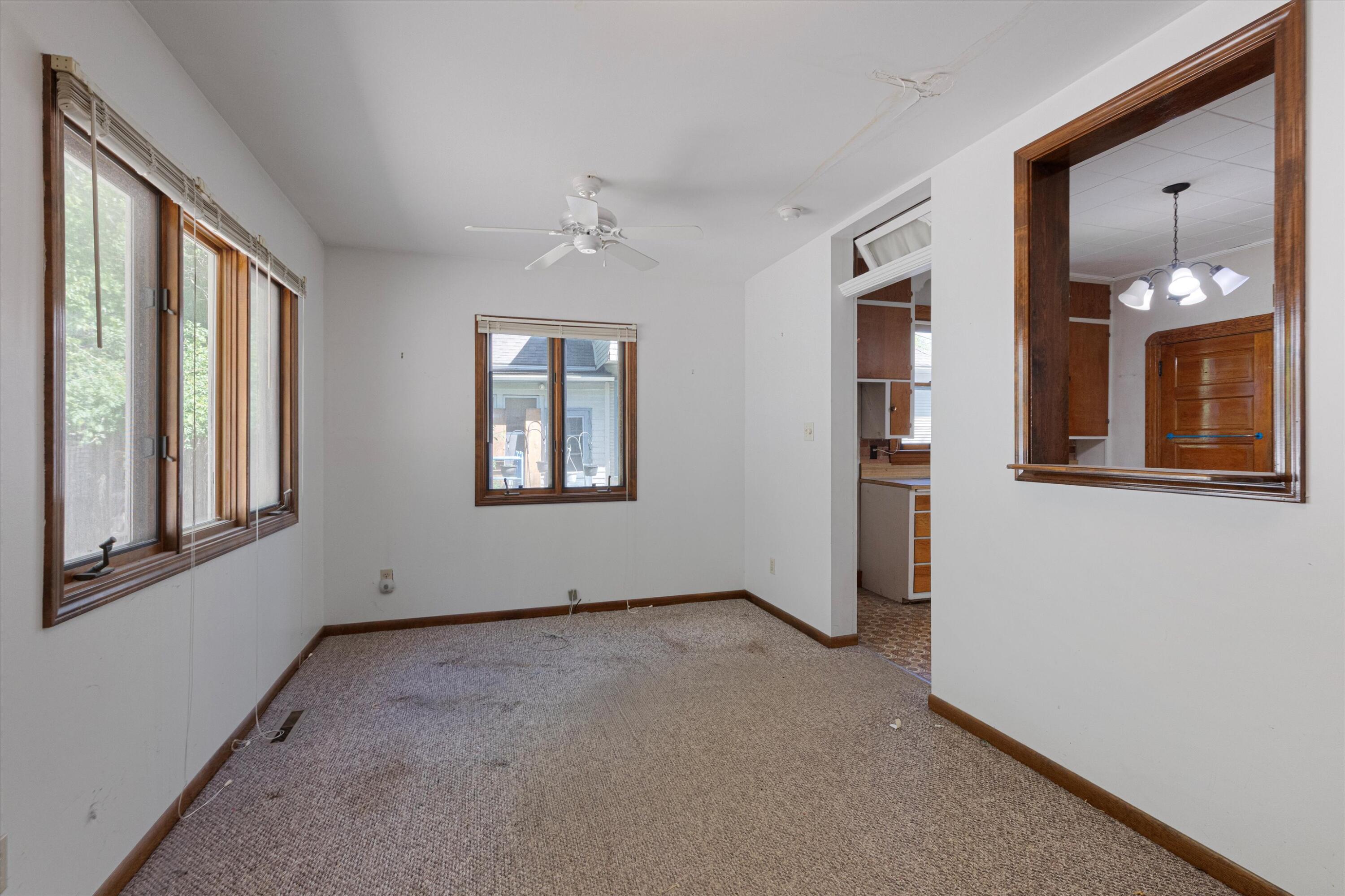 Council Bluffs, Iowa 51503, United States, 3 Bedrooms Bedrooms, ,2 BathroomsBathrooms,Residential,Contingent,131352