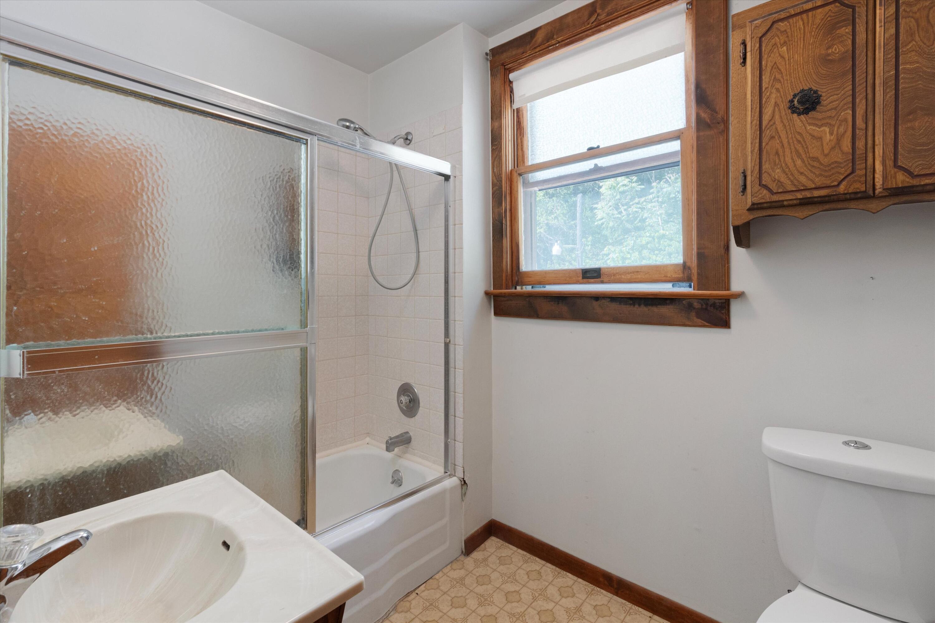 Council Bluffs, Iowa 51503, United States, 3 Bedrooms Bedrooms, ,2 BathroomsBathrooms,Residential,Contingent,131352