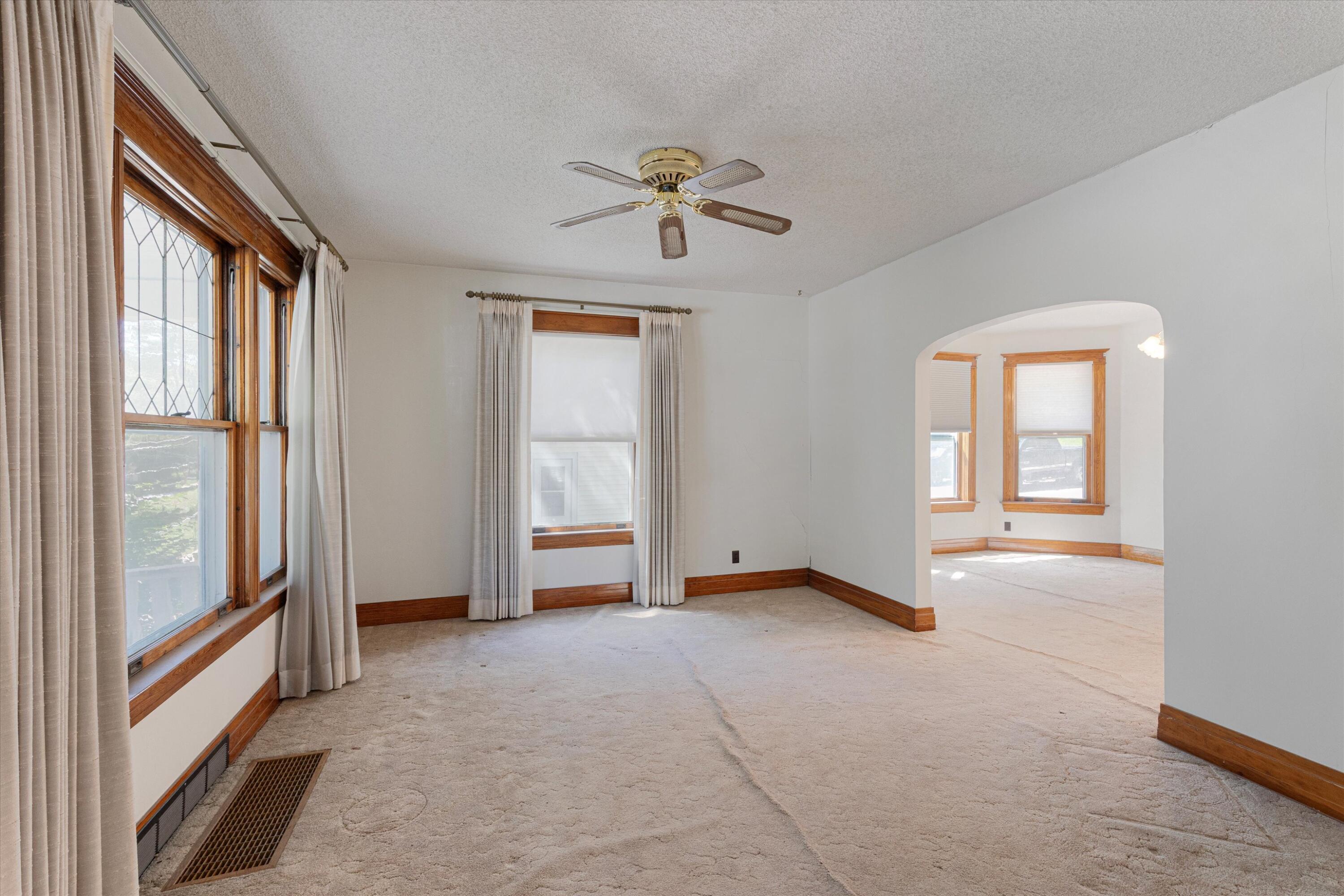 Council Bluffs, Iowa 51503, United States, 3 Bedrooms Bedrooms, ,2 BathroomsBathrooms,Residential,Contingent,131352