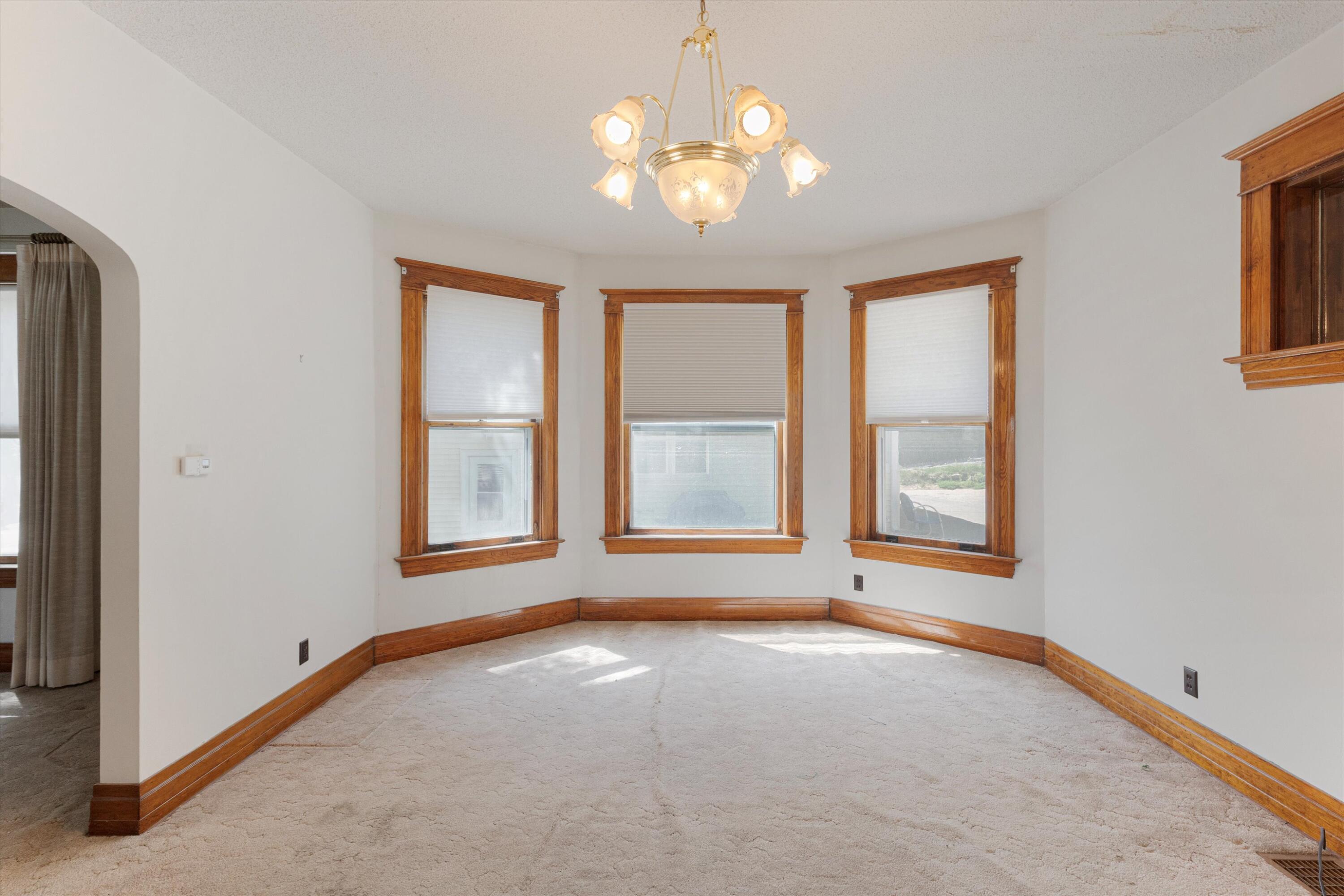 Council Bluffs, Iowa 51503, United States, 3 Bedrooms Bedrooms, ,2 BathroomsBathrooms,Residential,Contingent,131352