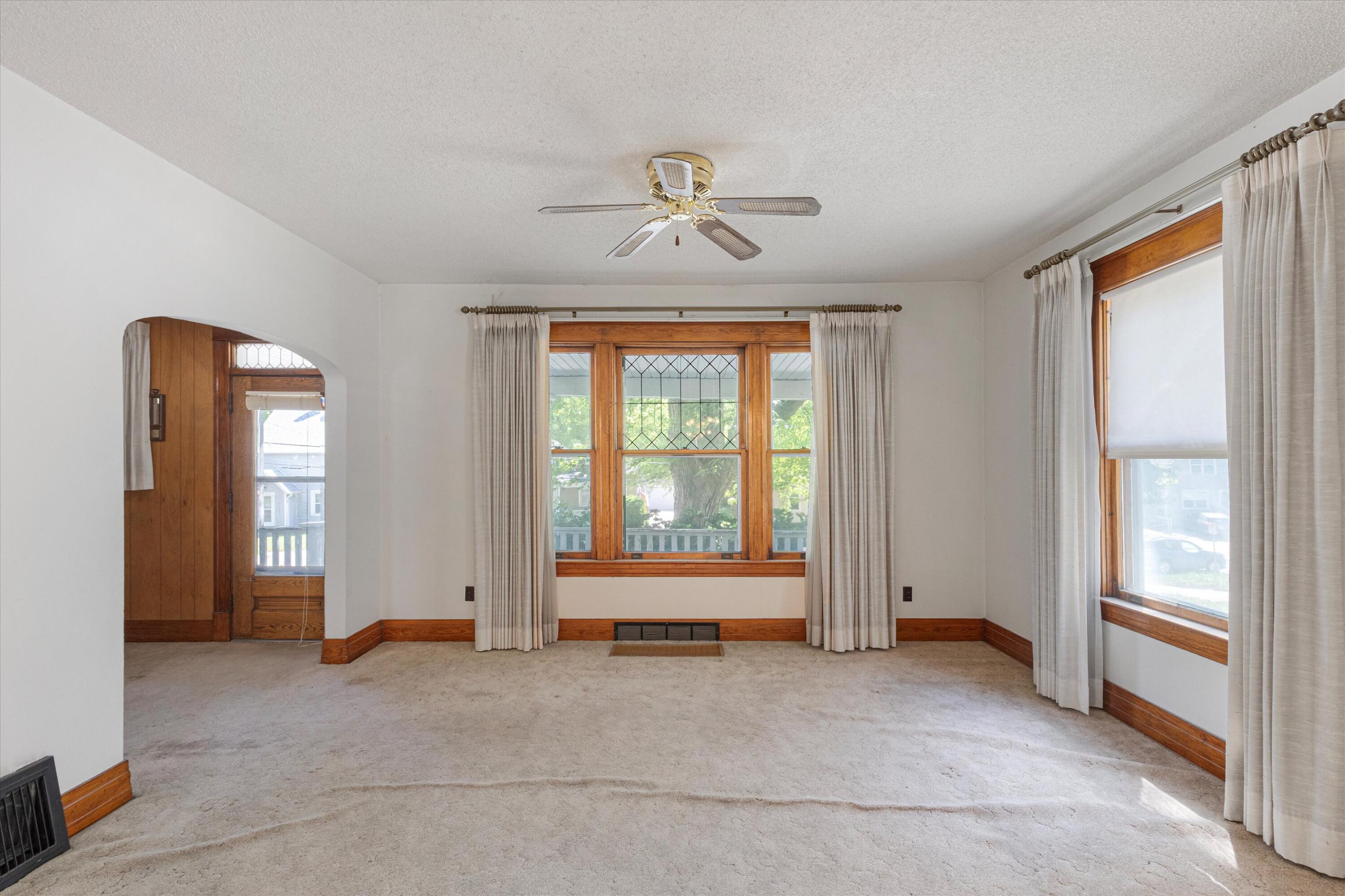 Council Bluffs, Iowa 51503, United States, 3 Bedrooms Bedrooms, ,2 BathroomsBathrooms,Residential,Contingent,131352