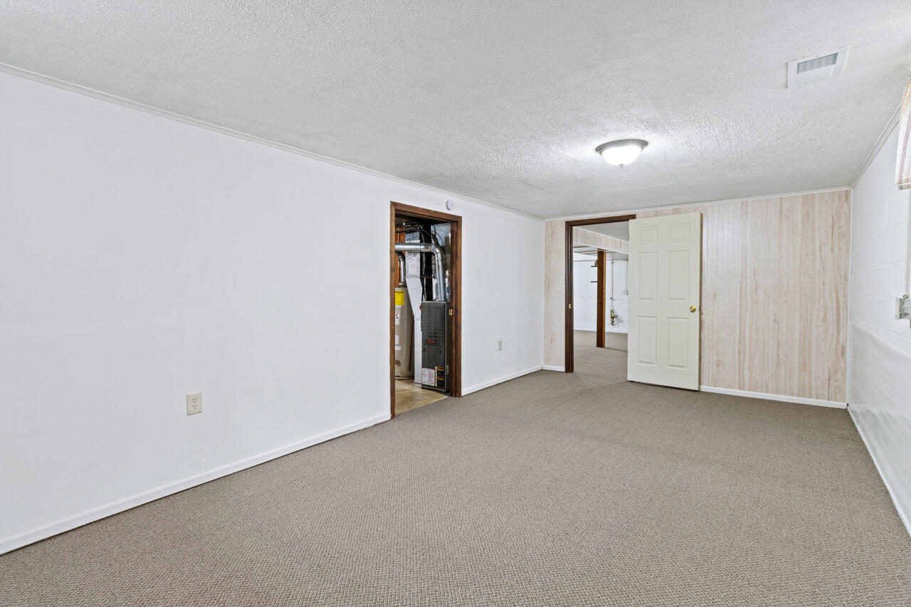 Council Bluffs, Iowa 51501, United States, 3 Bedrooms Bedrooms, ,1 BathroomBathrooms,Residential,Active,146299