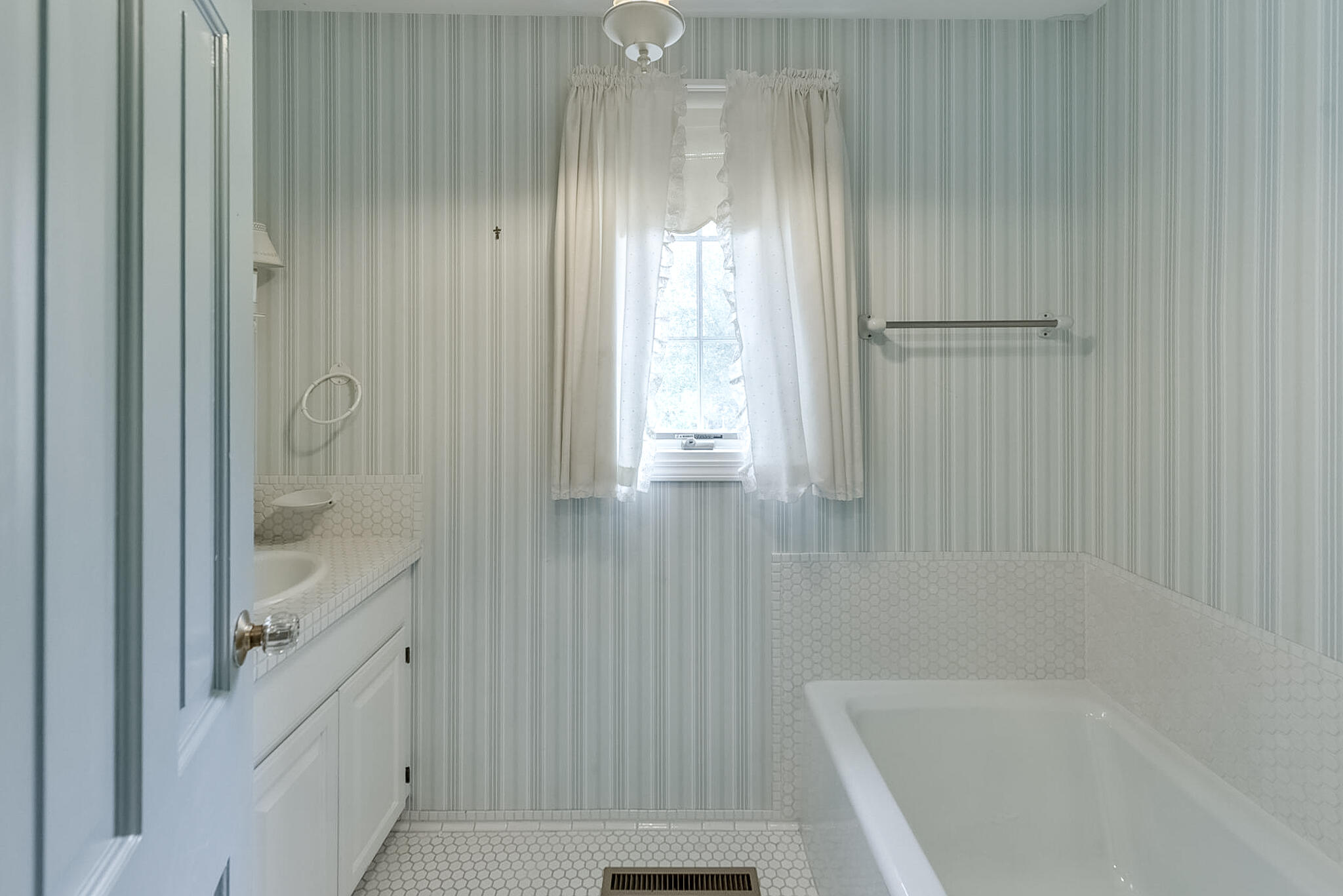 Council Bluffs, Iowa 51503, United States, 3 Bedrooms Bedrooms, ,3 BathroomsBathrooms,Residential,Active,44311