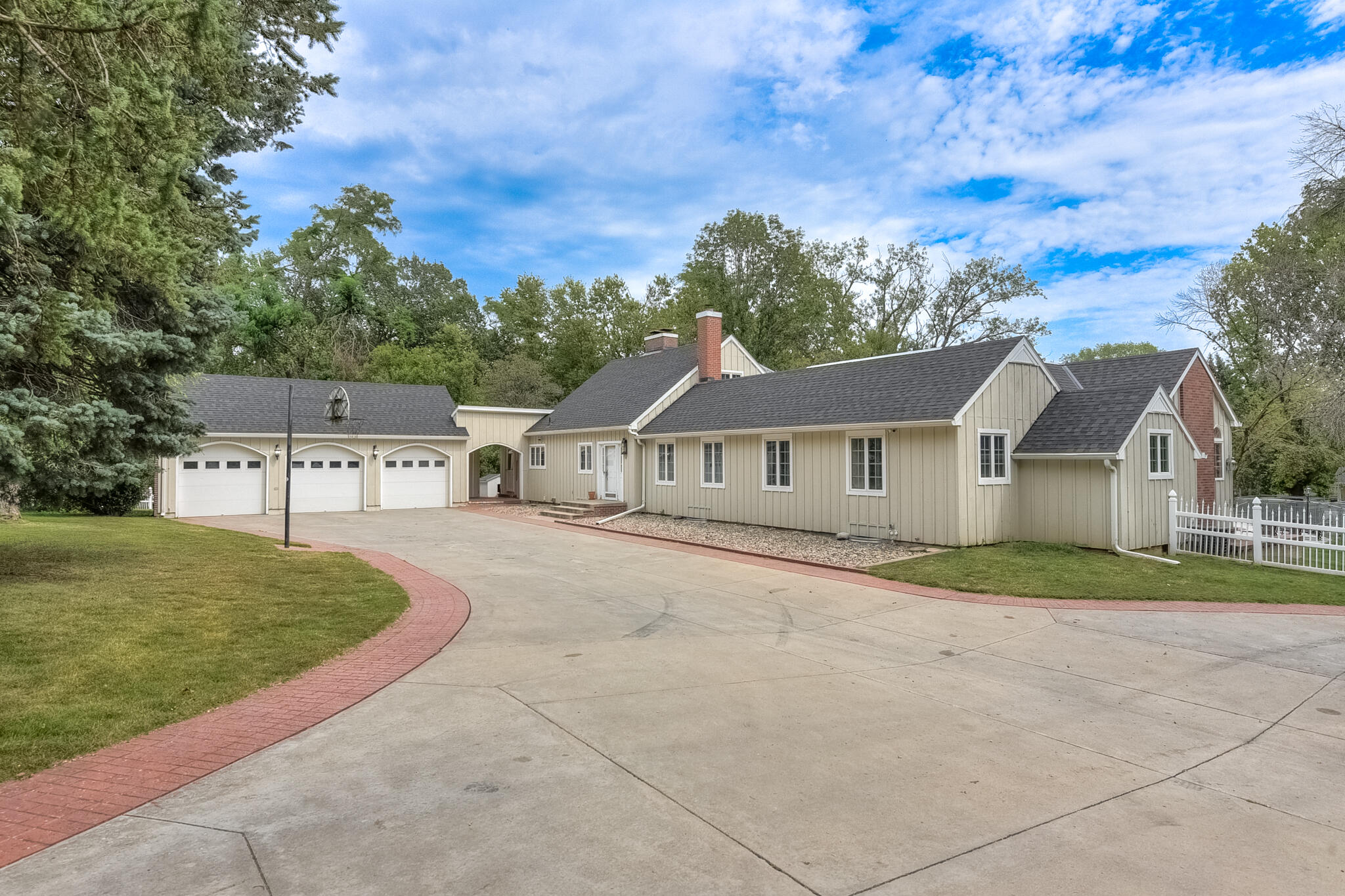 Council Bluffs, Iowa 51503, United States, 3 Bedrooms Bedrooms, ,3 BathroomsBathrooms,Residential,Active,44311