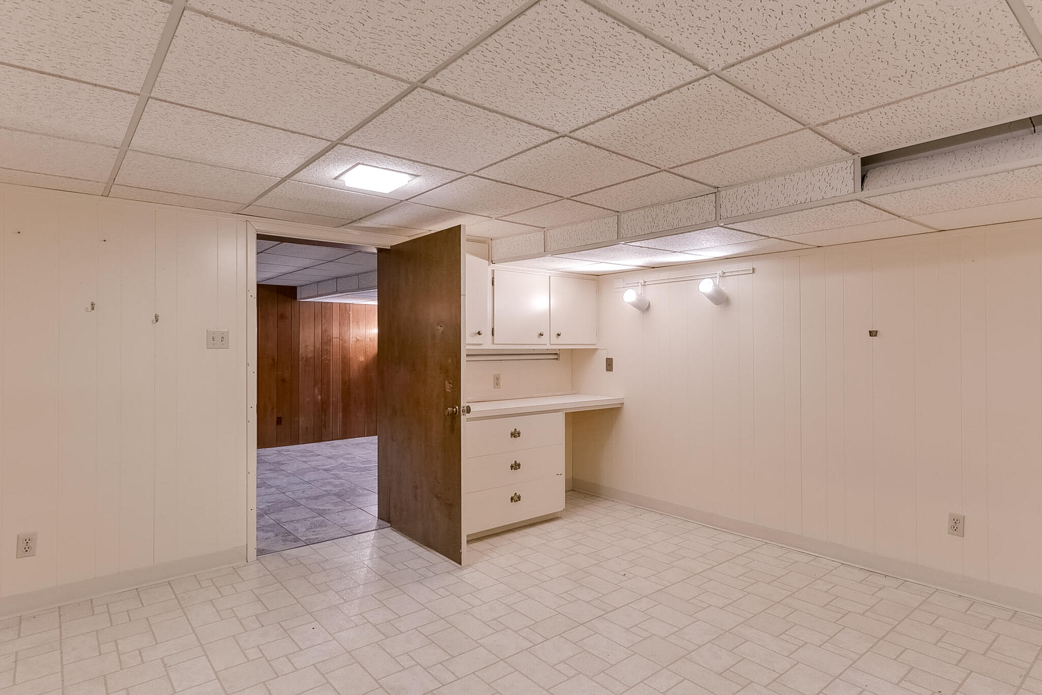 Council Bluffs, Iowa 51503, United States, 3 Bedrooms Bedrooms, ,3 BathroomsBathrooms,Residential,Active,44311