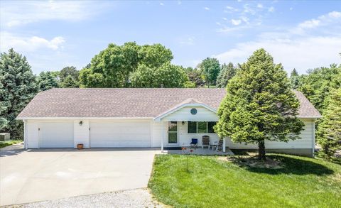 Photo of 13238 BLUEBIRD Lane, COUNCIL BLUFFS, IA 51503 (MLS # 26-1479)