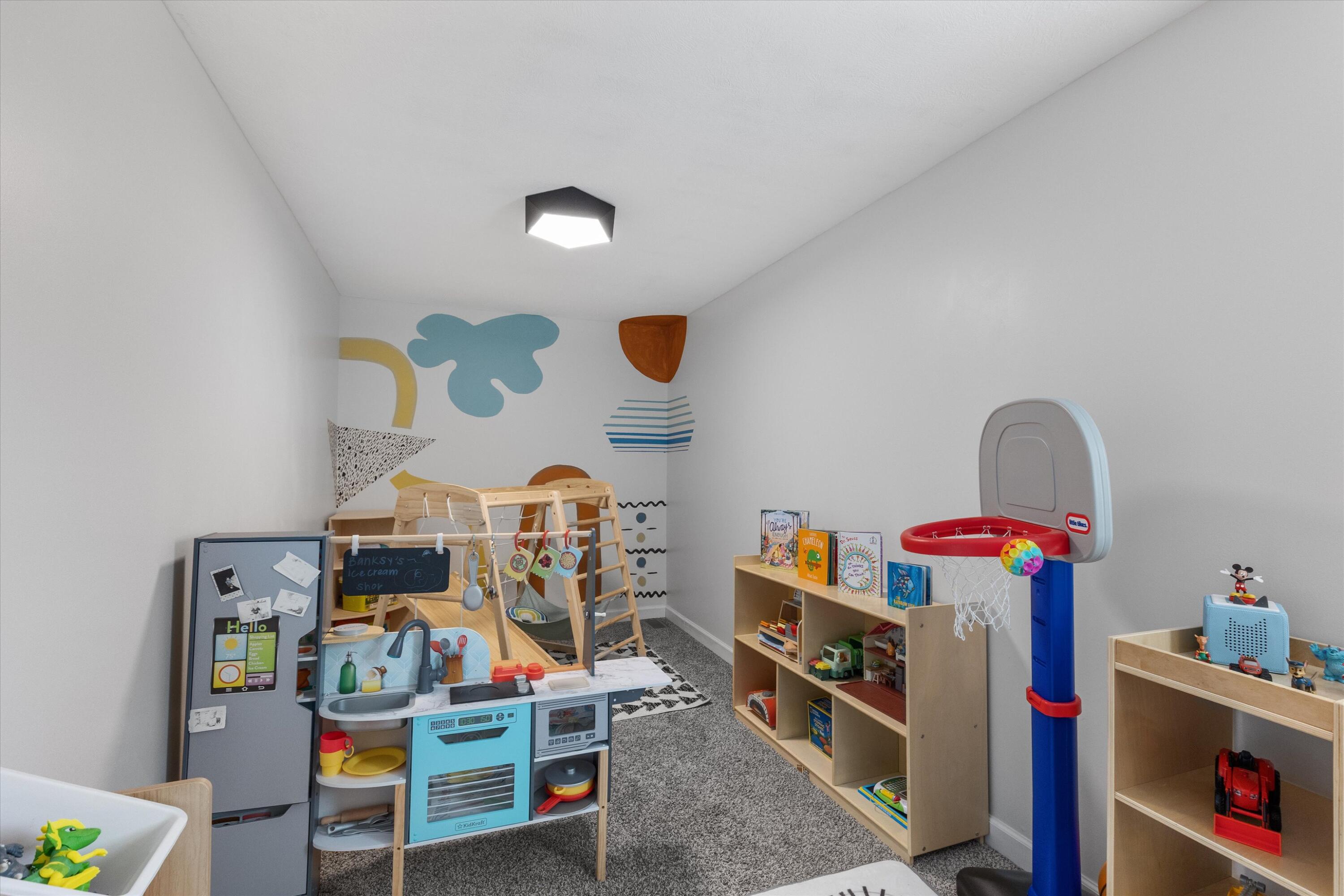 Council Bluffs, Iowa 51503, United States, 4 Bedrooms Bedrooms, ,3 BathroomsBathrooms,Residential,Active,88931