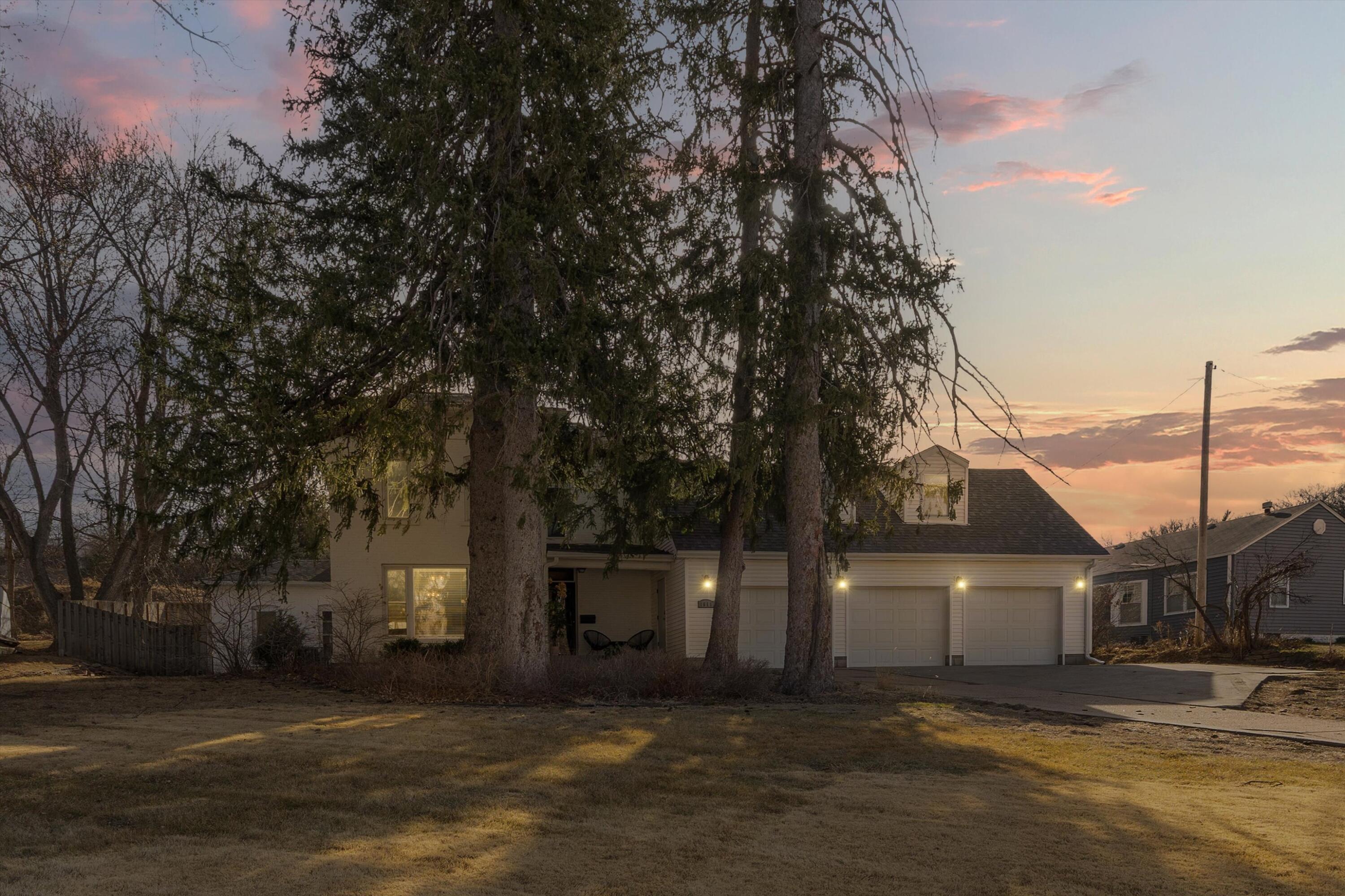 Council Bluffs, Iowa 51503, United States, 4 Bedrooms Bedrooms, ,3 BathroomsBathrooms,Residential,Active,88931