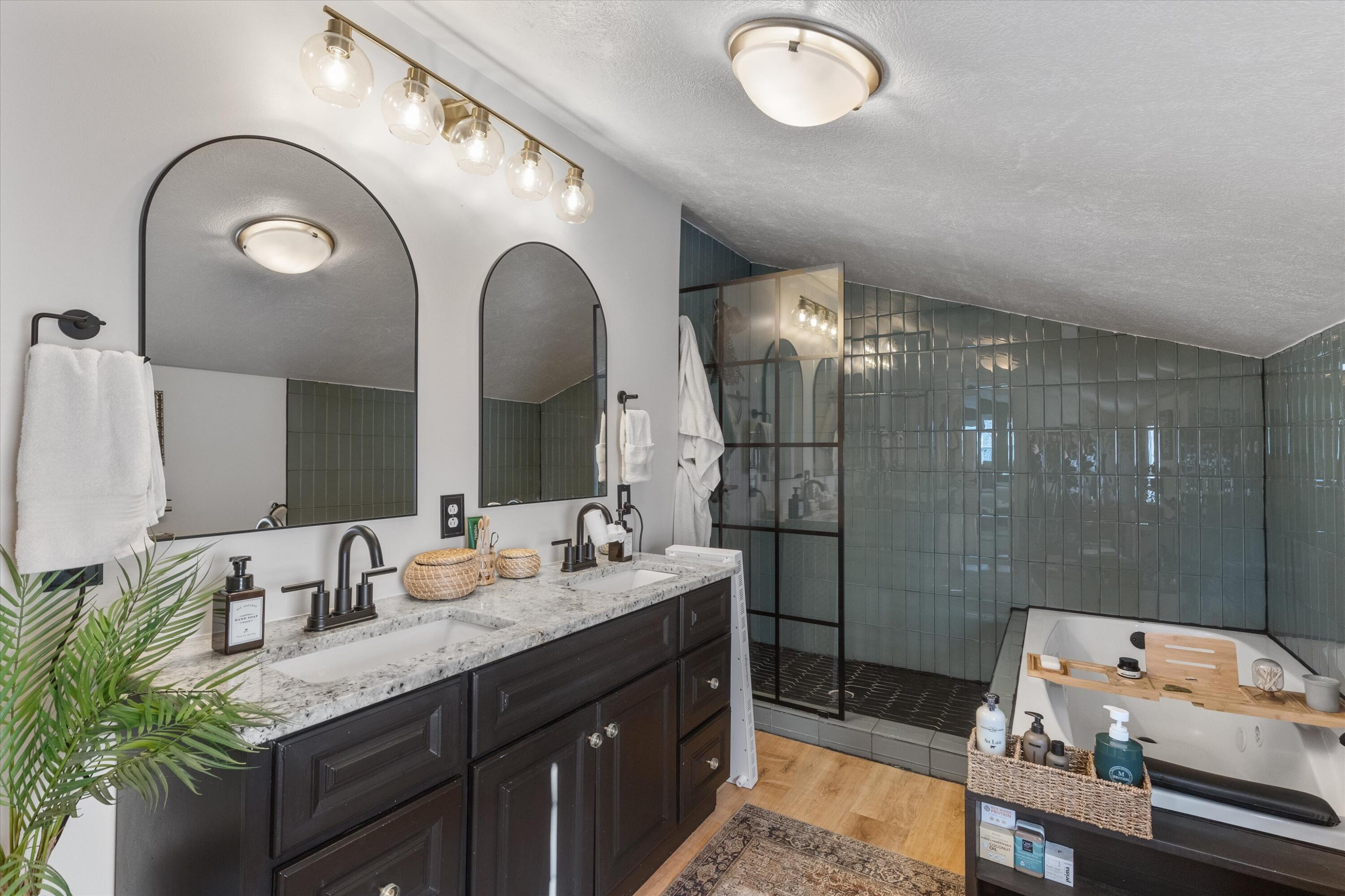 Council Bluffs, Iowa 51503, United States, 4 Bedrooms Bedrooms, ,3 BathroomsBathrooms,Residential,Active,88931