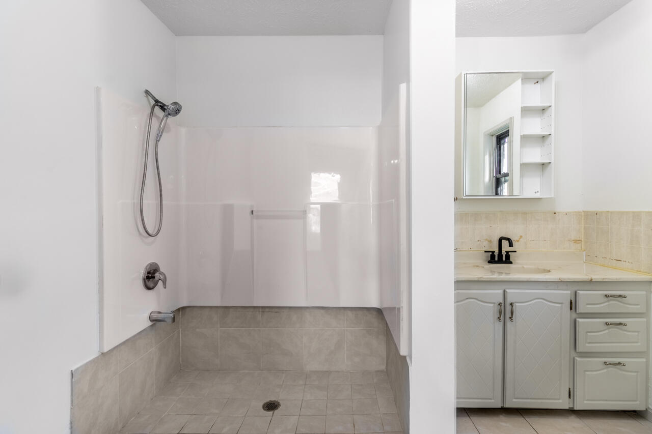 Council Bluffs, Iowa 51501, United States, 3 Bedrooms Bedrooms, ,2 BathroomsBathrooms,Residential,Active,225800